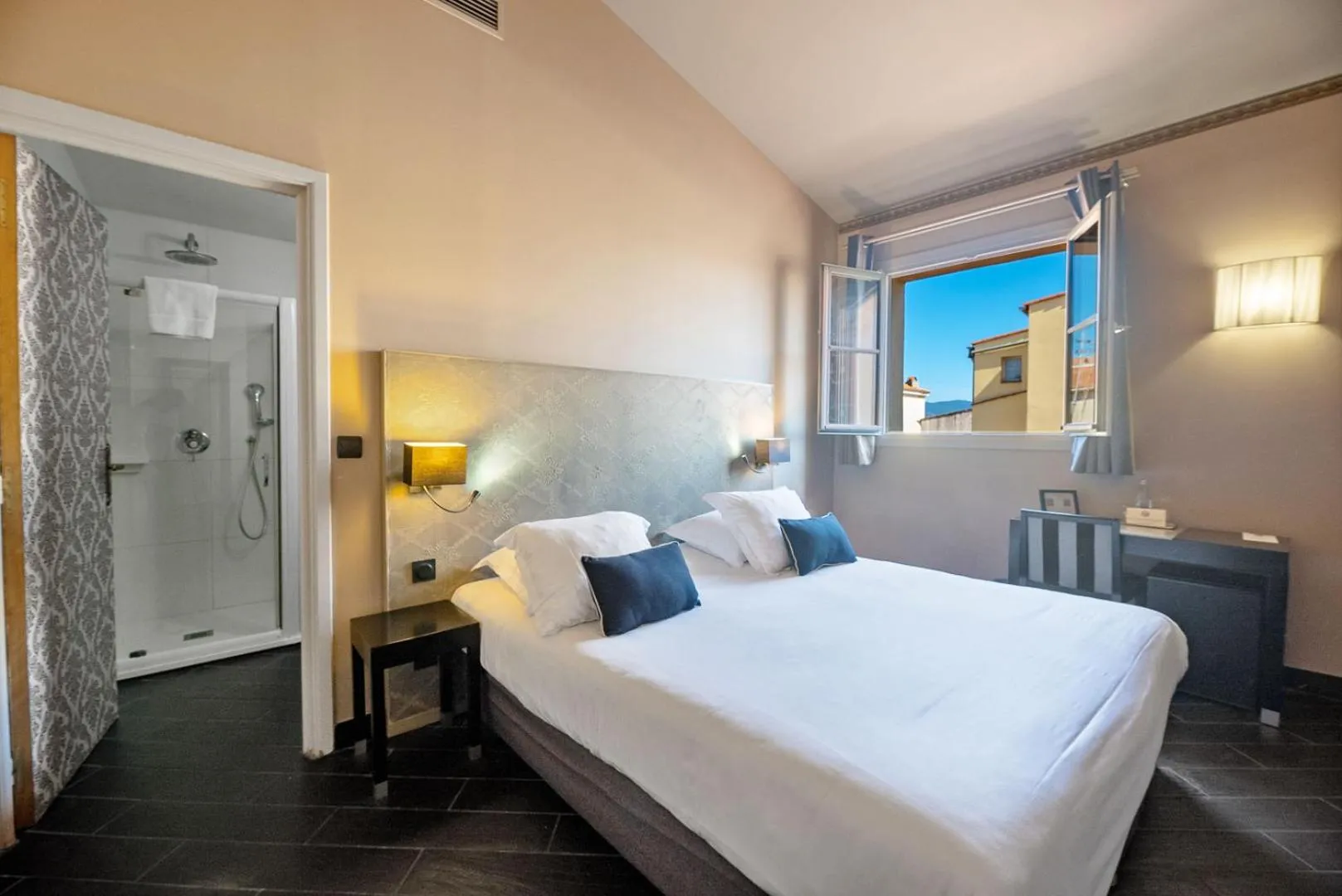 Bed in Hotel POZZO DI BORGO