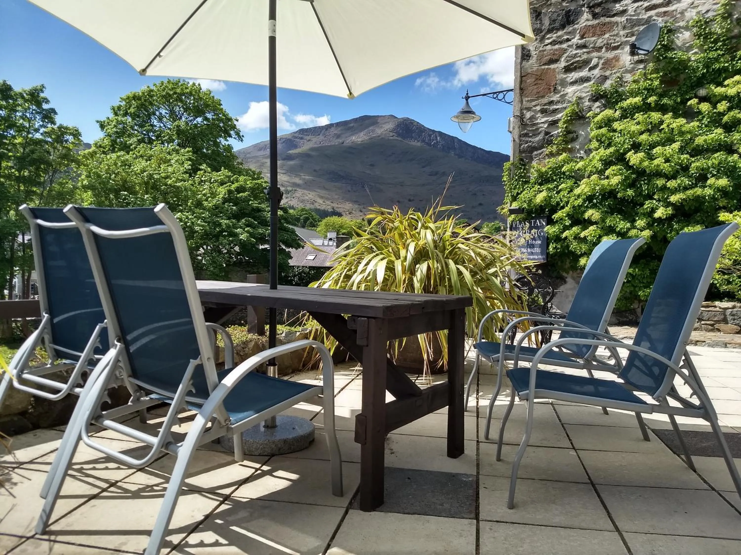 Garden in Plas Tan y Graig B&B Guest House Beddgelert