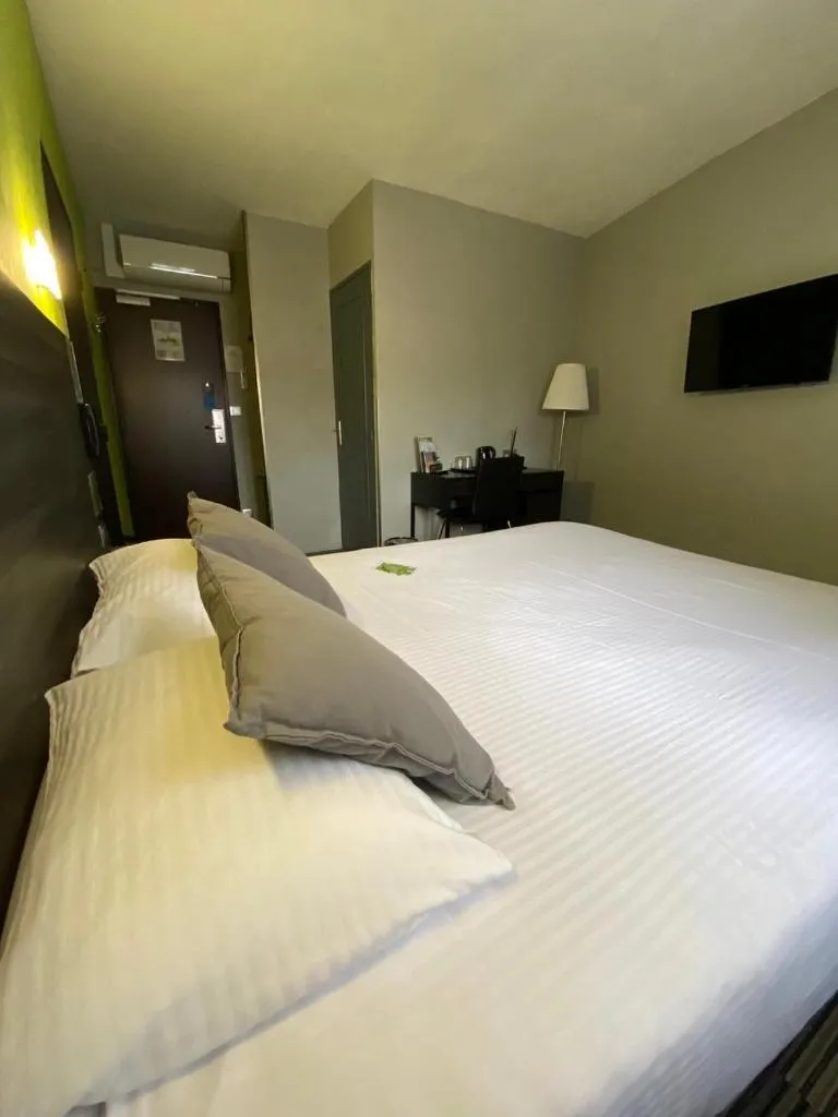 Bed in Hôtel Bagatelle