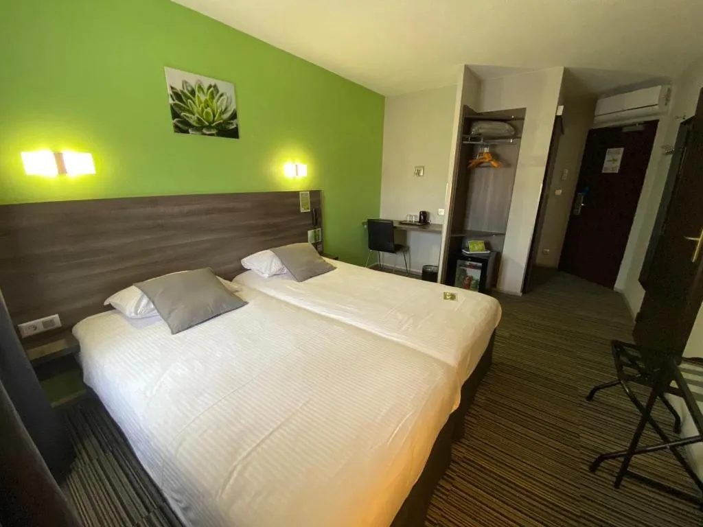 Bed in Hôtel Bagatelle