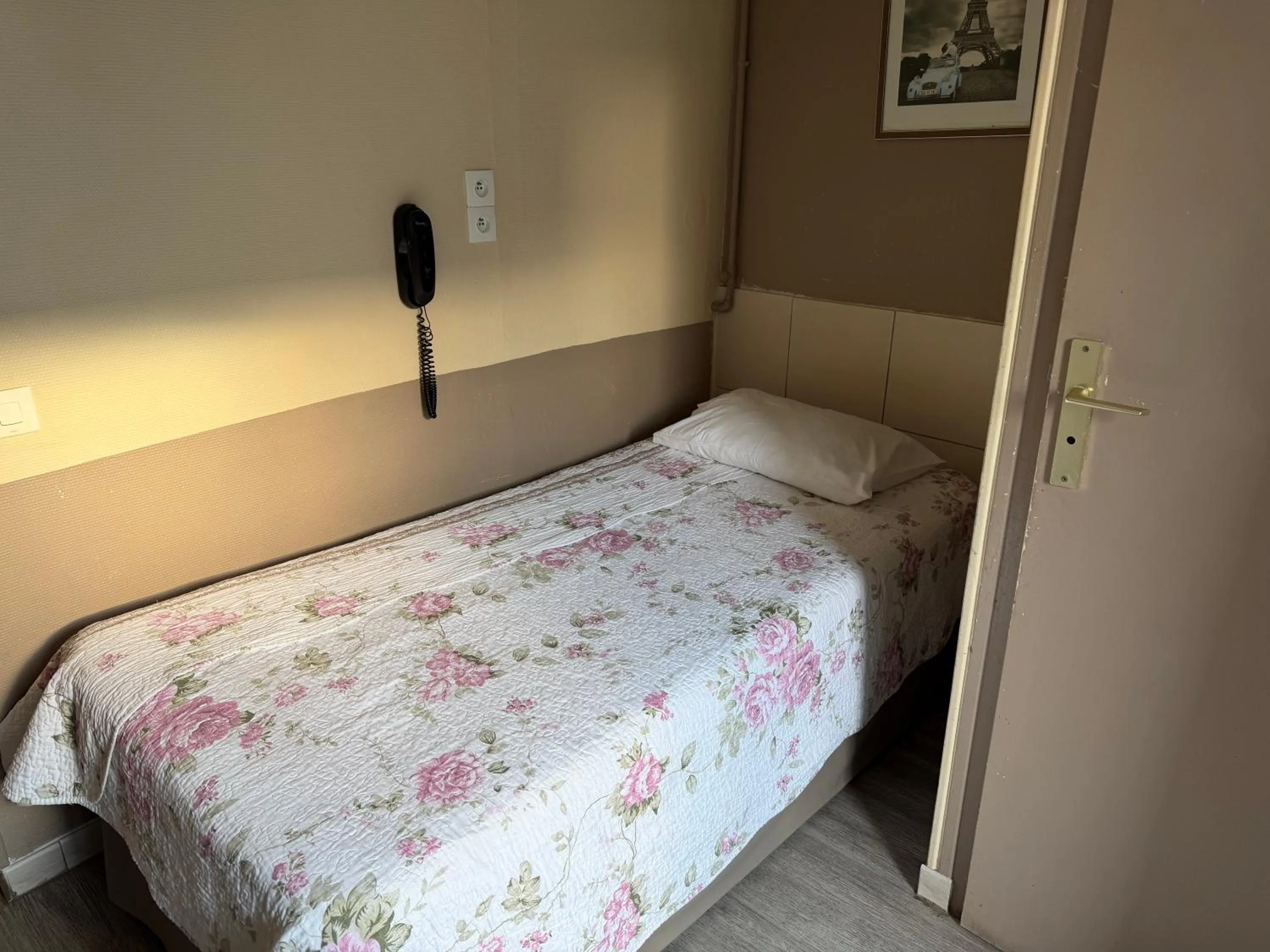 Bed in Hôtel Jarry Confort