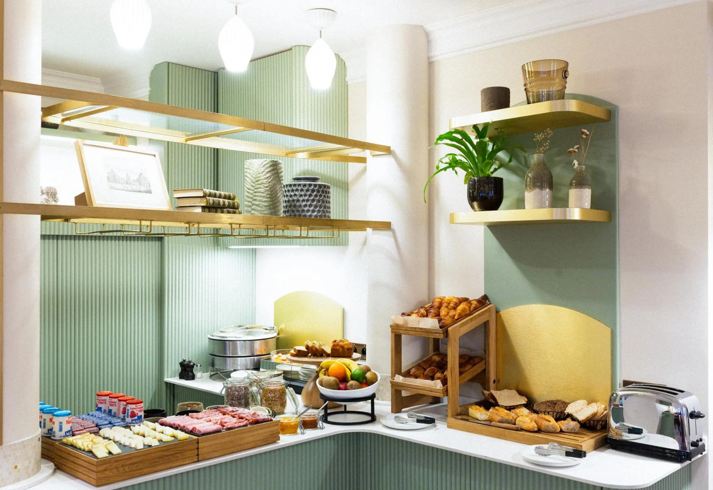 Buffet breakfast in Bonsoir Madame