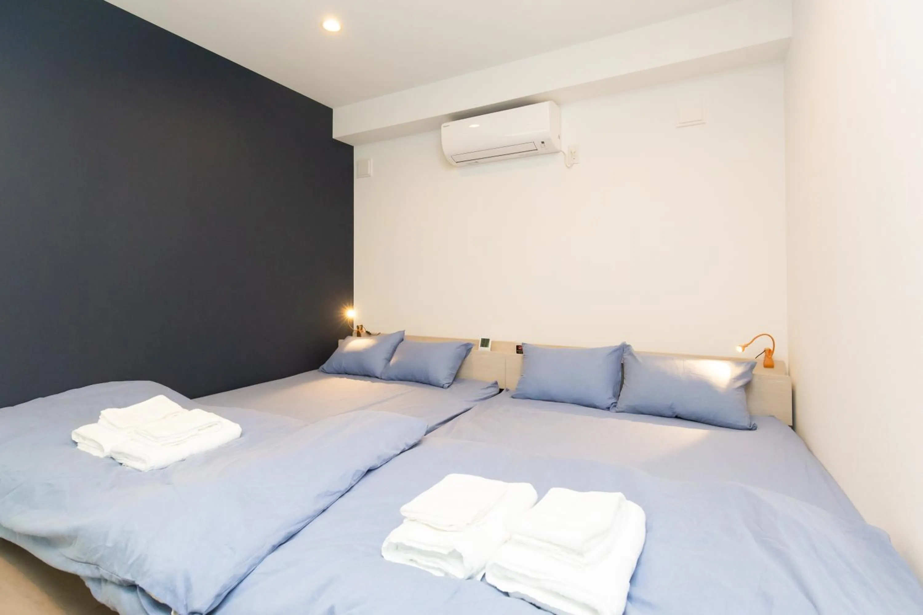 Bed in Cross Bridge Ikebukuro