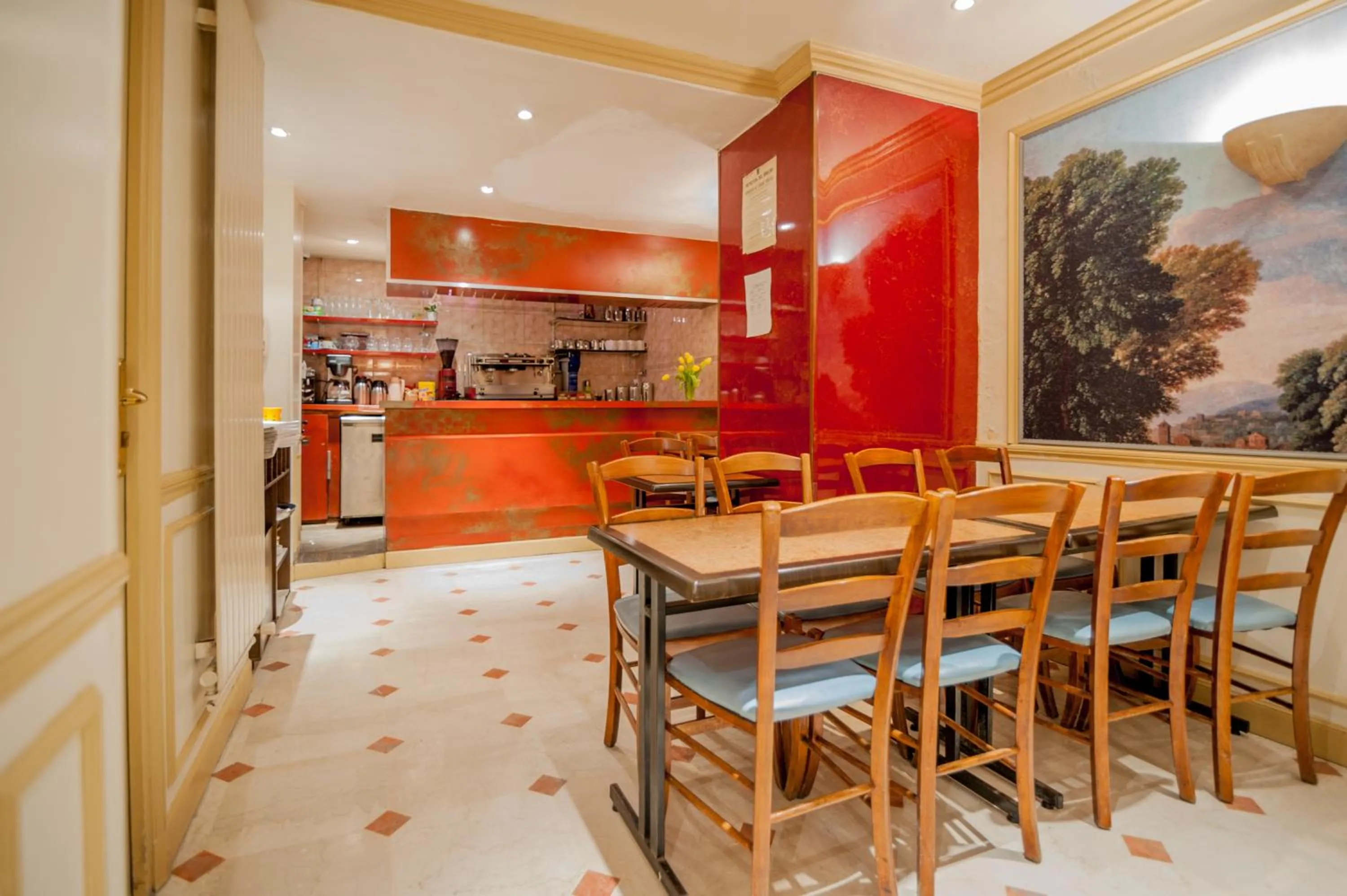 Lounge or bar in Hotel Leonard De Vinci 75011