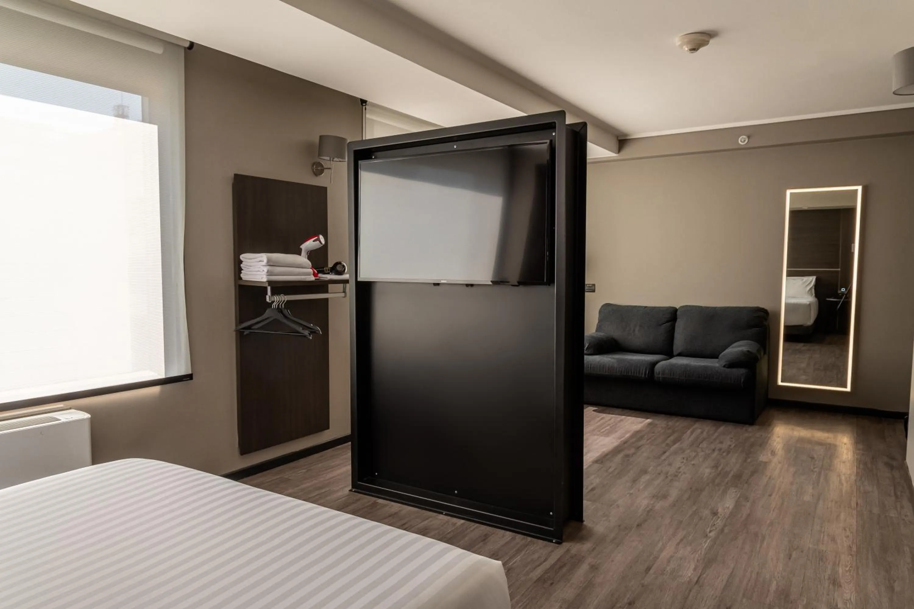 Living room, Bed in Ola Santiago Providencia, Tapestry Collection by Hilton