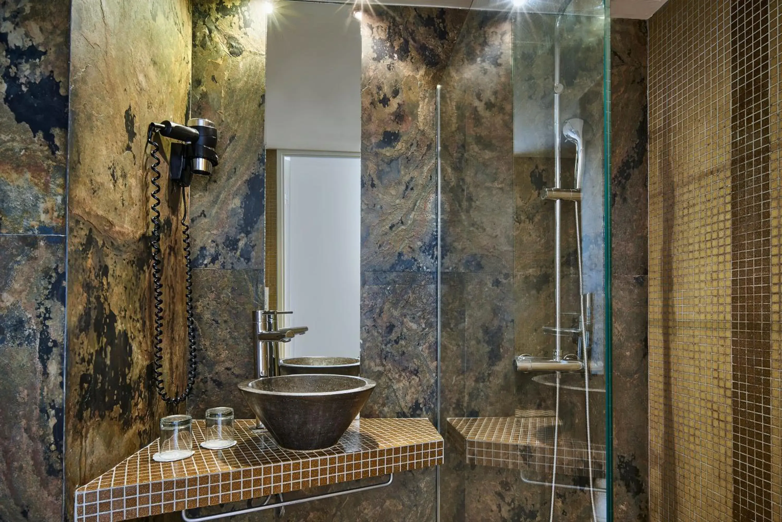 Classic Double Room in Hôtel Moulin Plaza by Happyculture Classic Double Room in Hôtel Moulin Plaza by Happyculture