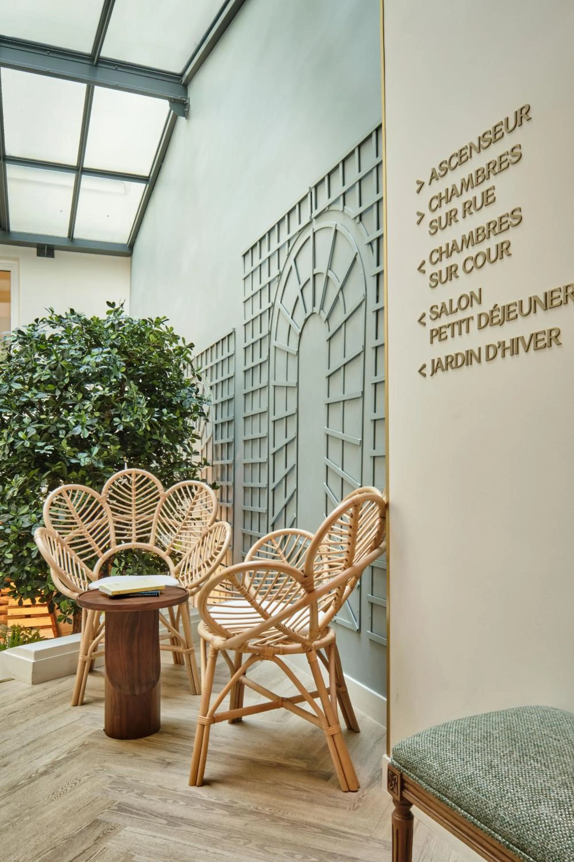 Lobby or reception in Posy Hotel by Happyculture