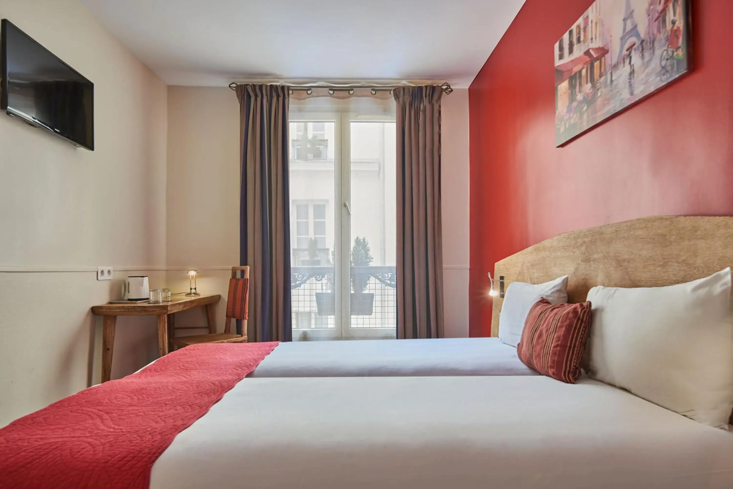 Classic Twin Room in Hôtel Moulin Plaza by Happyculture Classic Twin Room in Hôtel Moulin Plaza by Happyculture