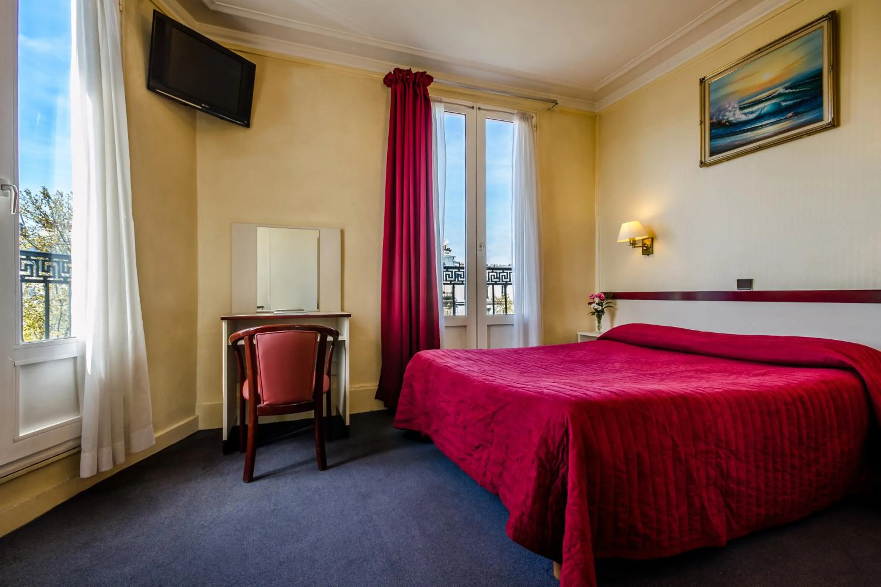 Photo of the whole room, Bed in Avenir Hotel Montmartre