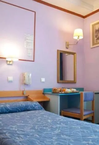 Bed in Avenir Hotel Montmartre