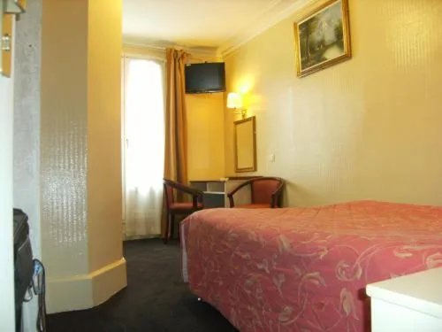 Photo of the whole room, Bed in Avenir Hotel Montmartre