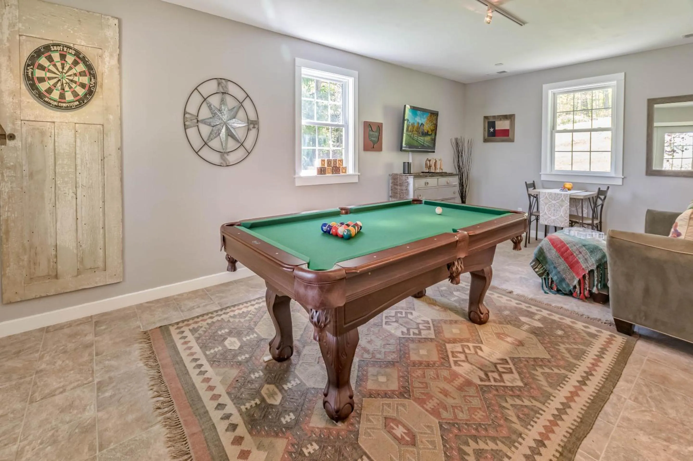 Billiard in Moonshadow B&B