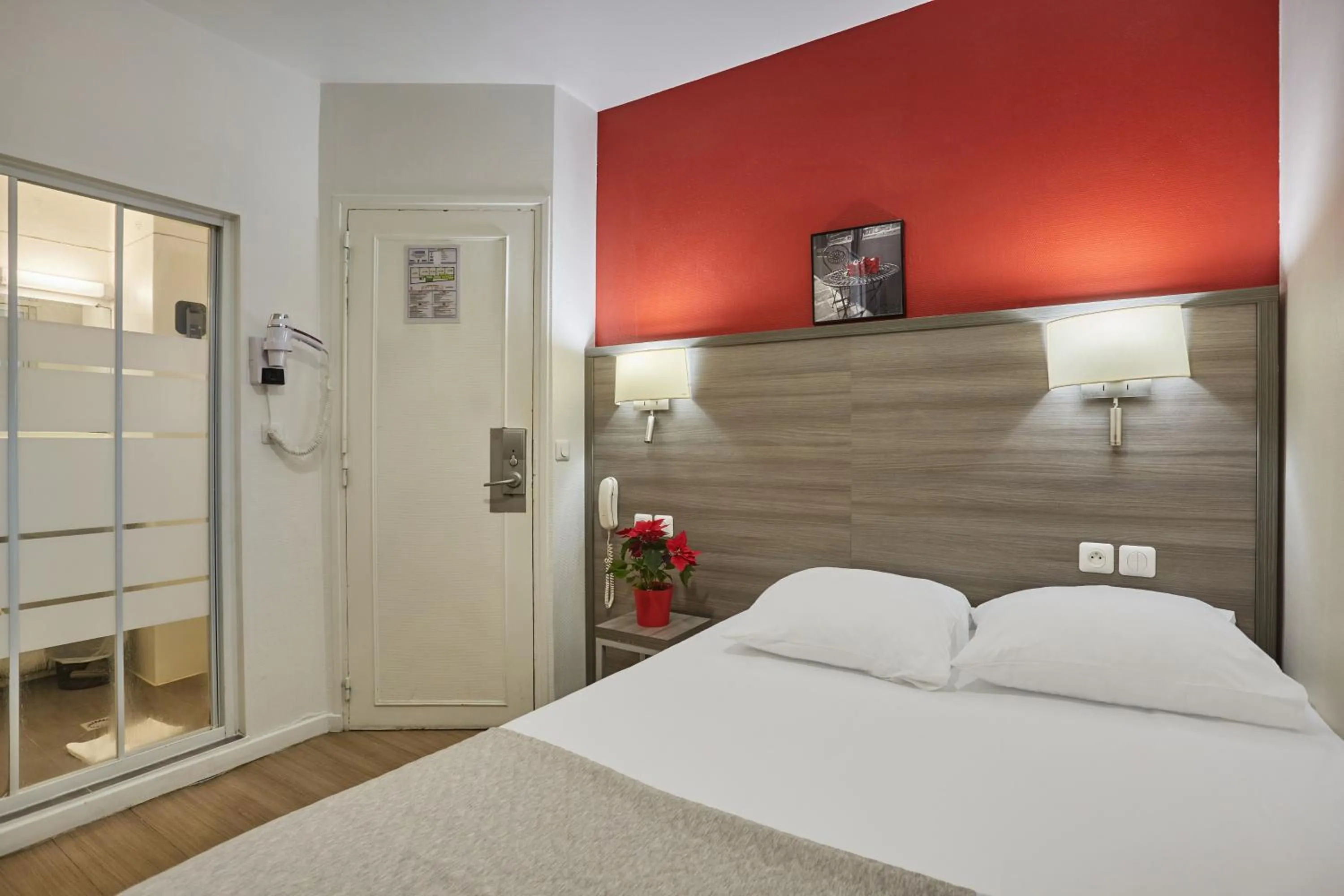 Photo of the whole room, Bed in Huni Hôtel