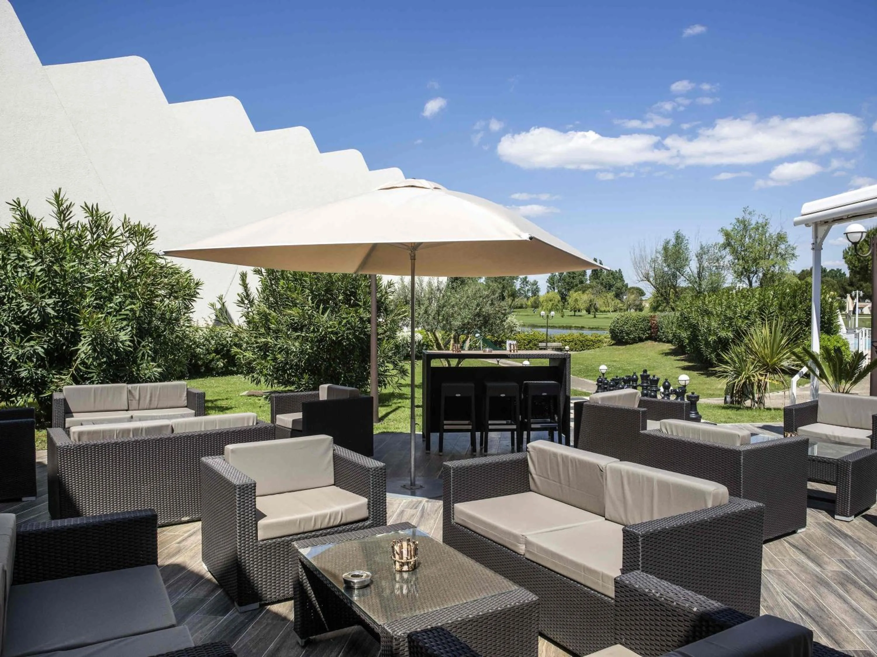 Lounge or bar in Novotel La Grande Motte Golf