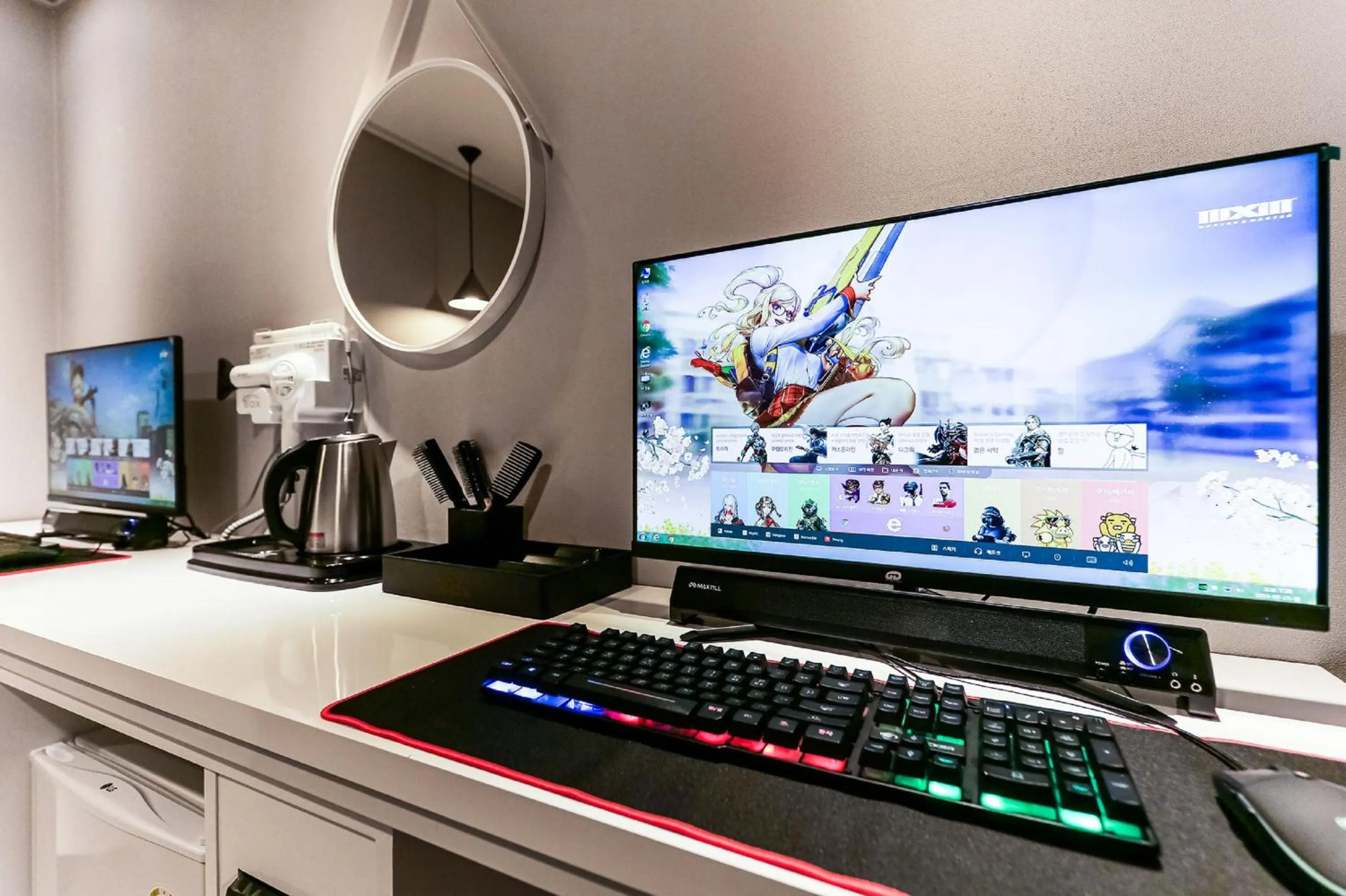 TV/Entertainment Center in hotel box