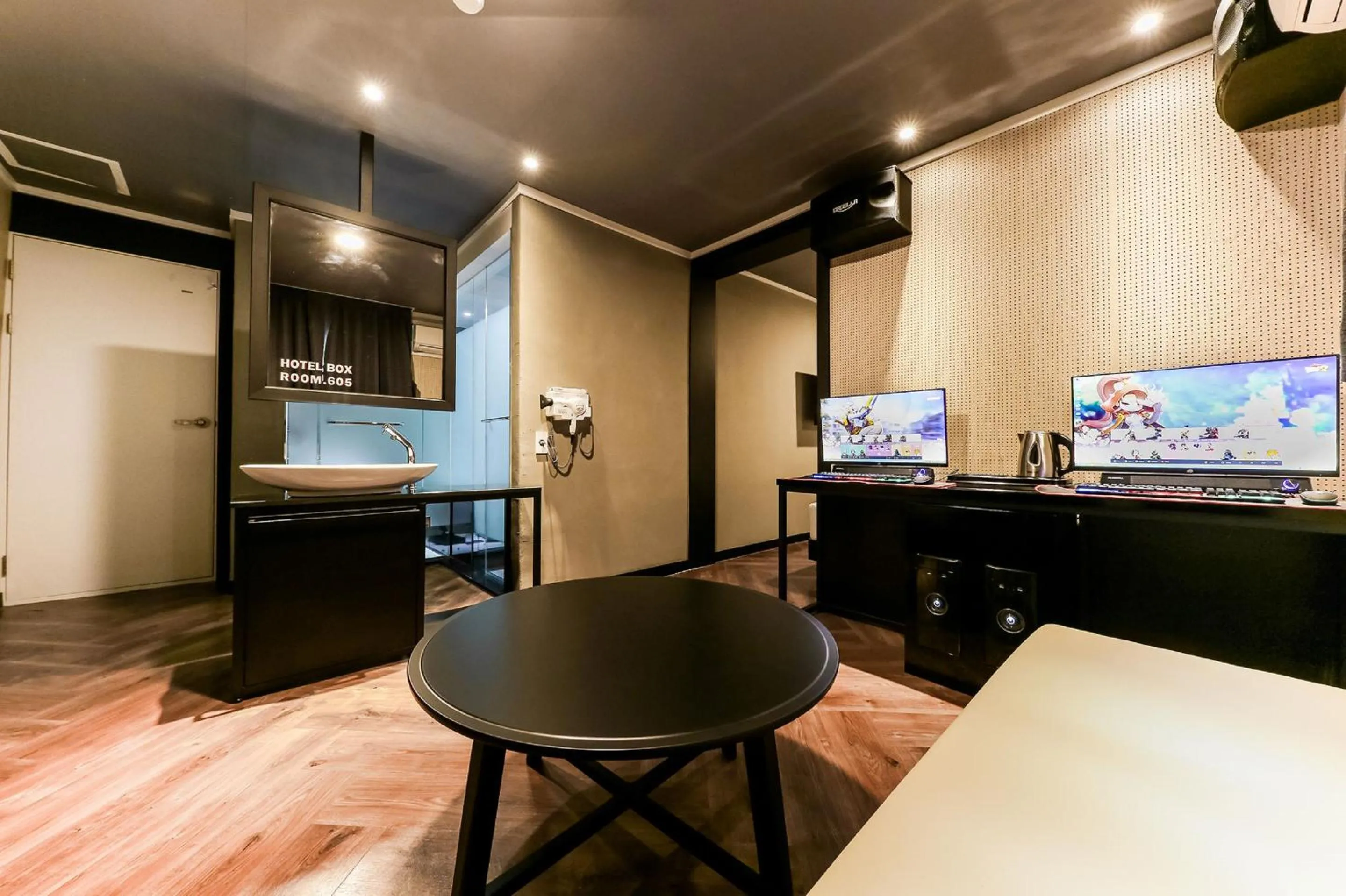 TV/Entertainment Center in hotel box