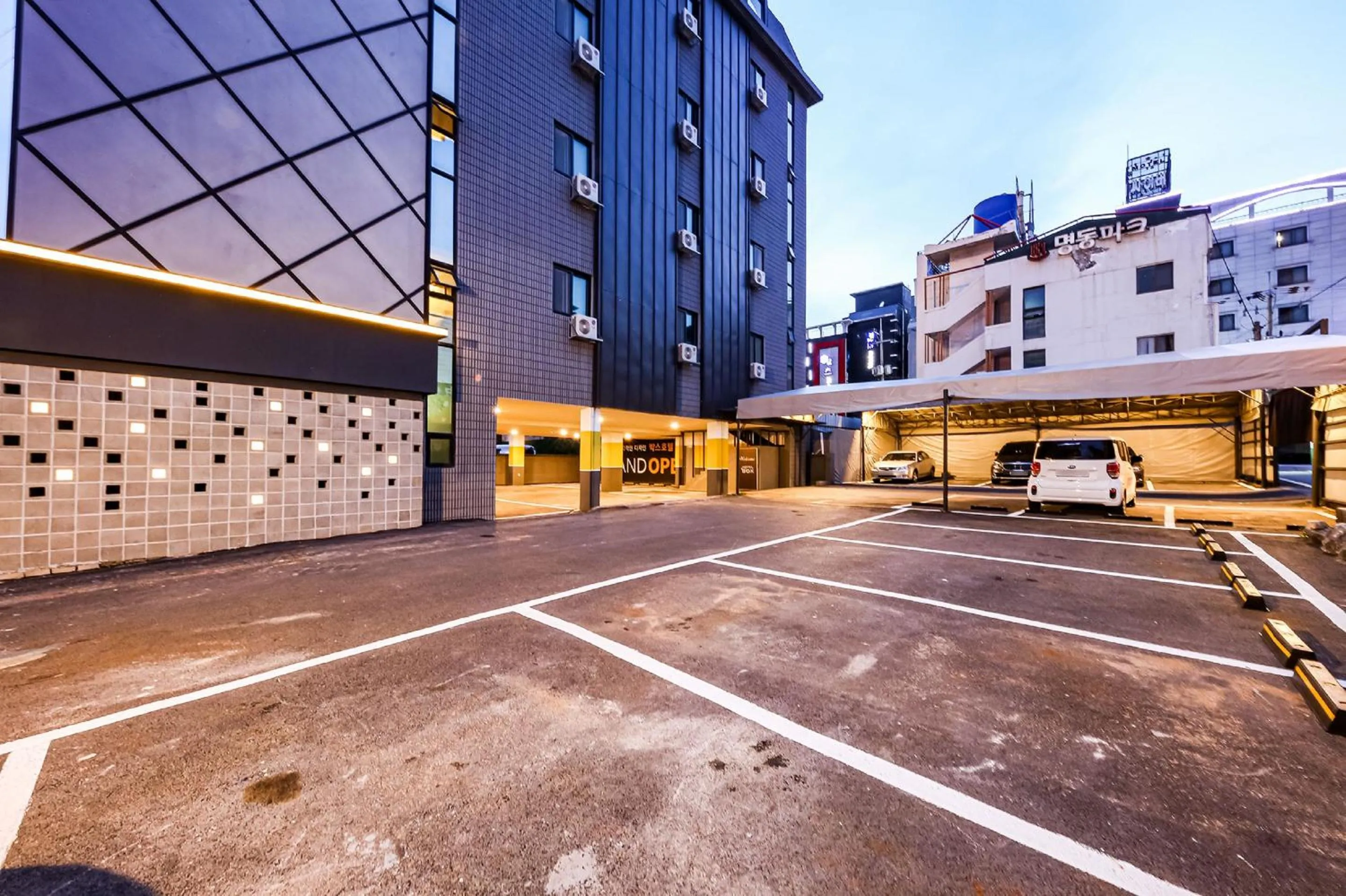 Property Building in hotel box