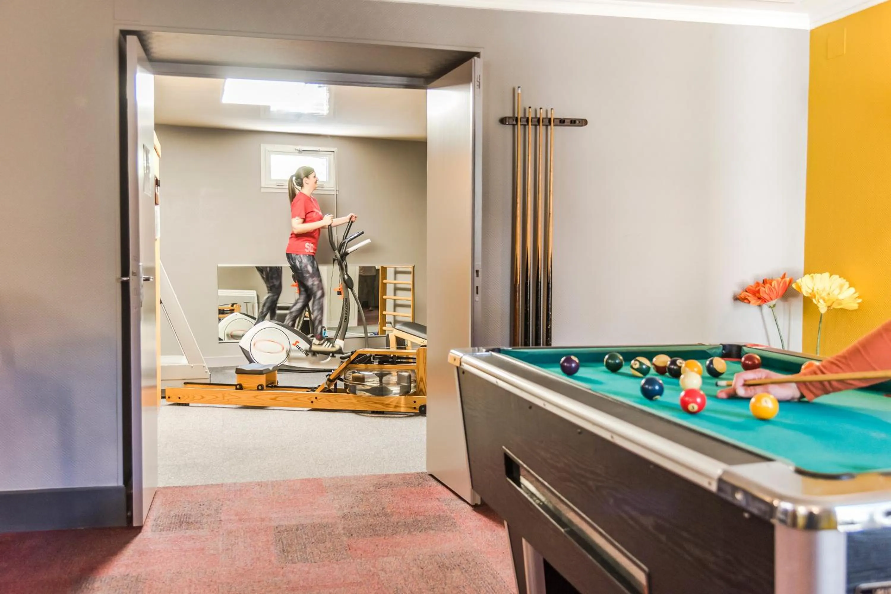 Billiard in The Originals Boutique, Hôtel Normandie, Auxerre