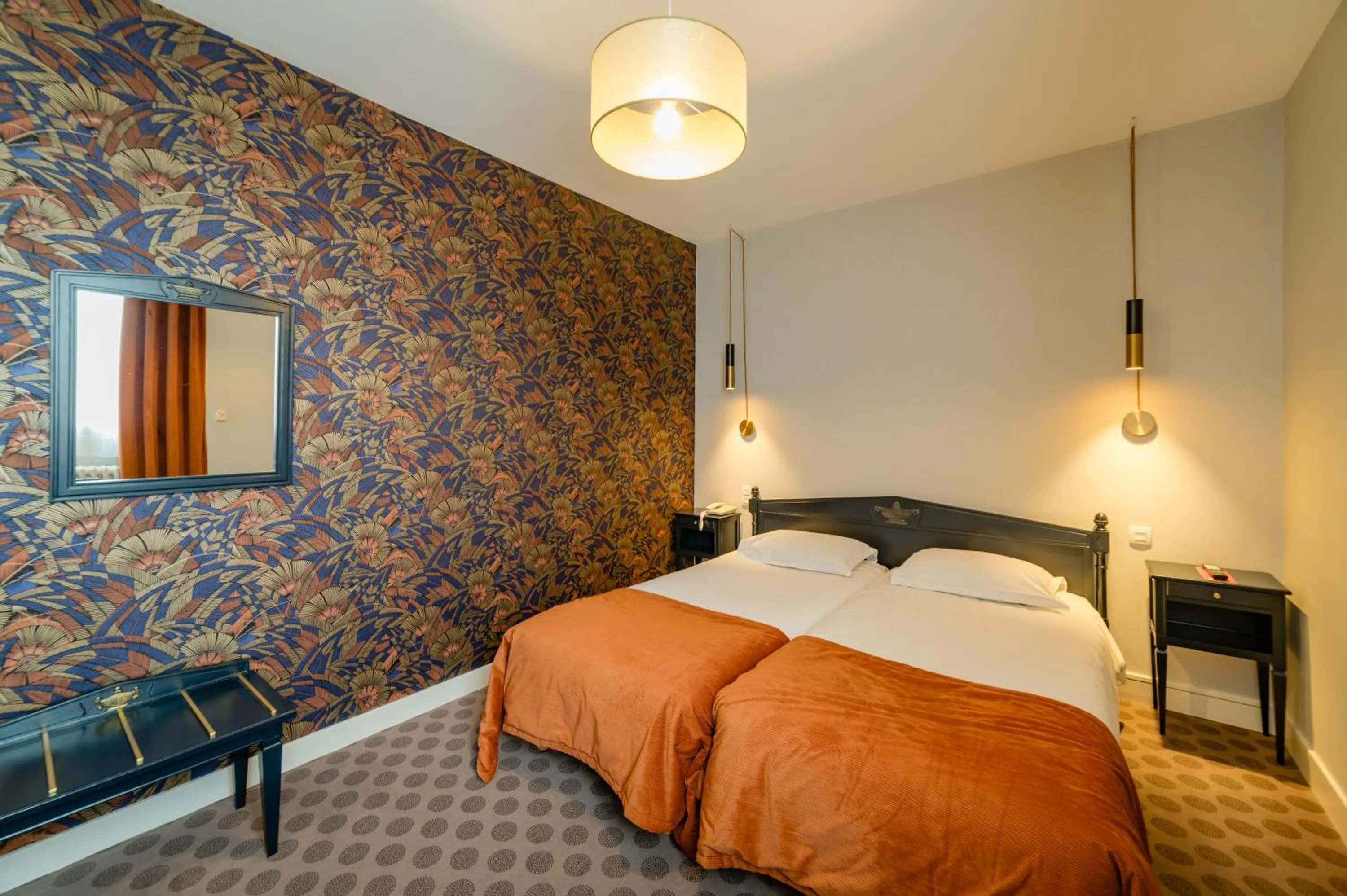 Bedroom, Bed in The Originals Boutique, Hôtel Normandie, Auxerre