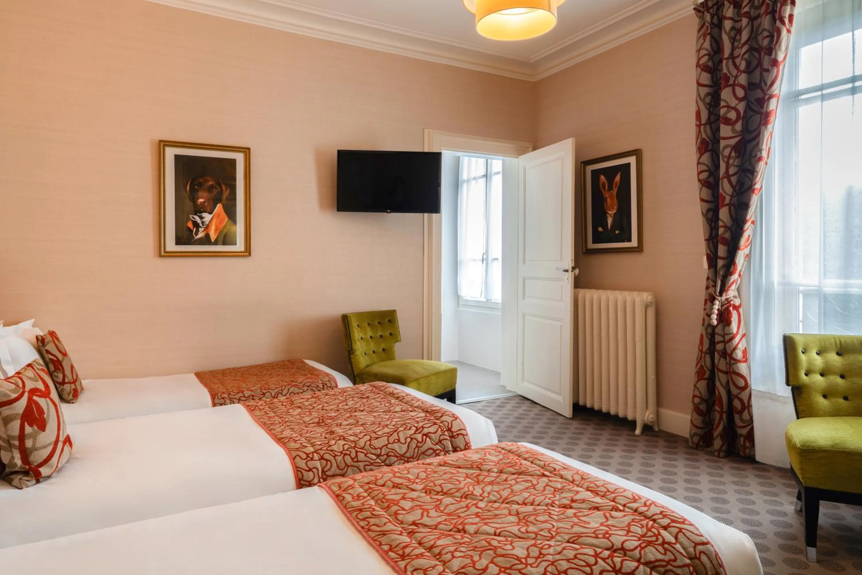Bedroom, Bed in The Originals Boutique, Hôtel Normandie, Auxerre