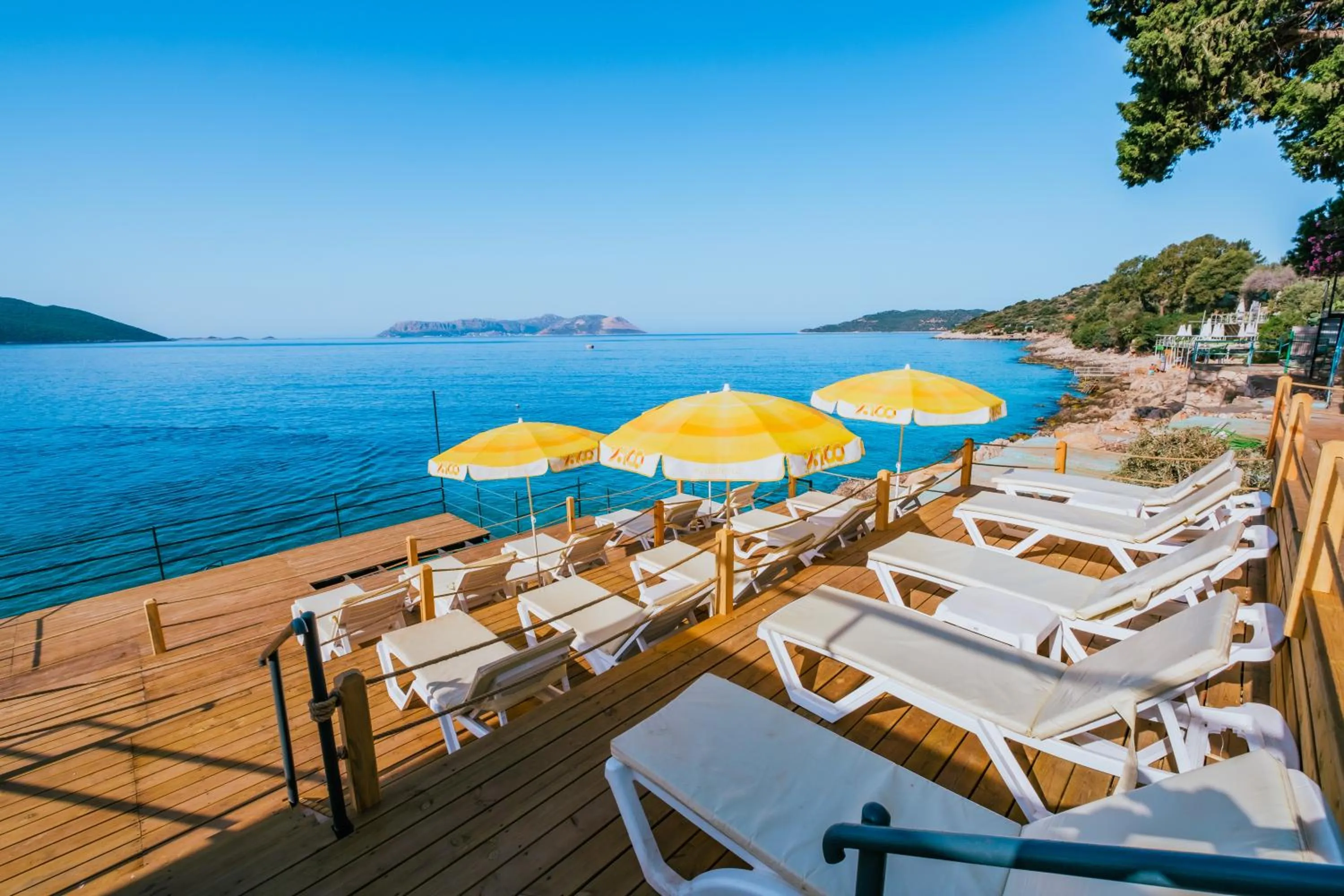 Beach in Sardunya Otel ARKA BİNA