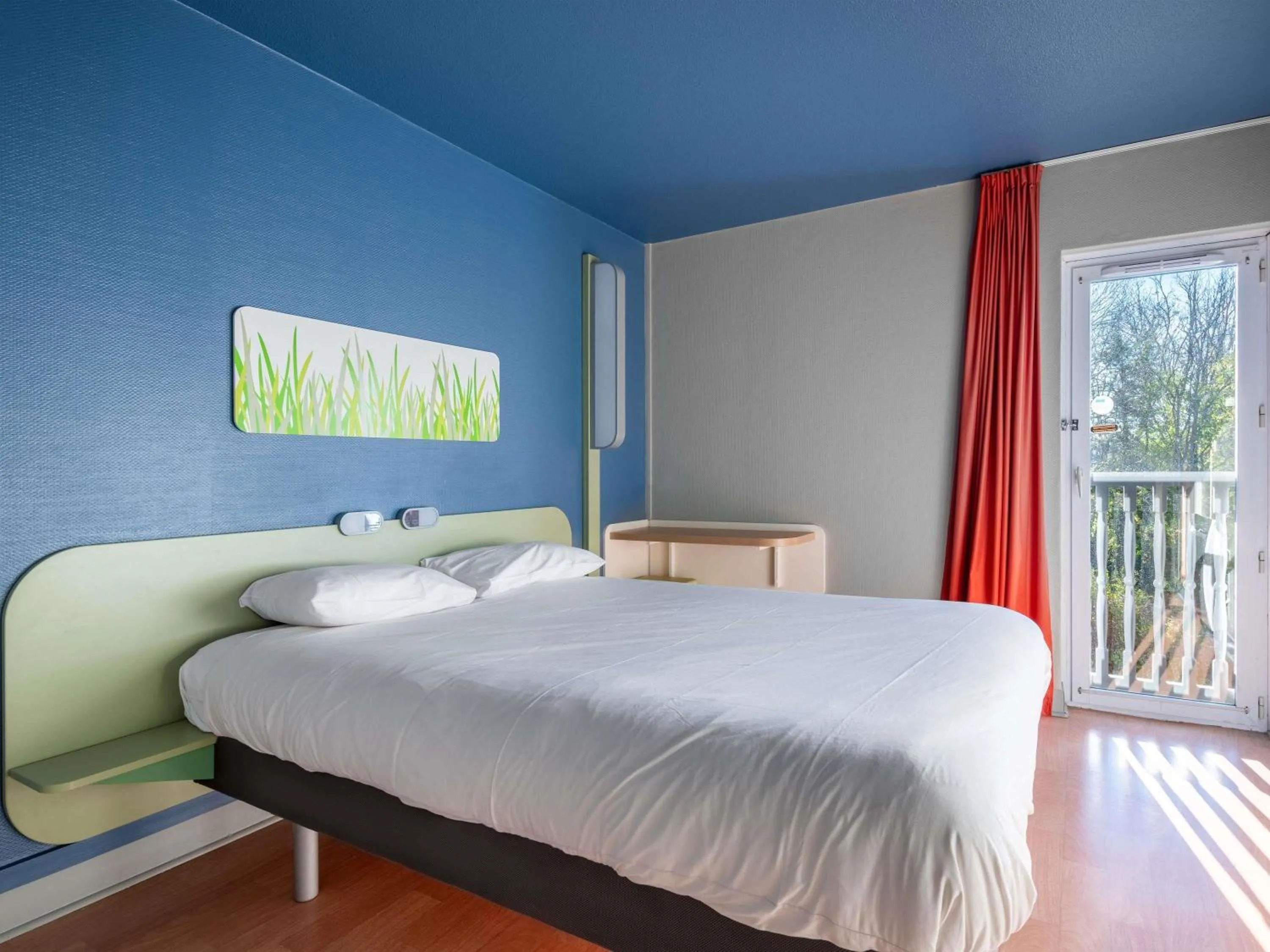 Bedroom, Bed in ibis budget Caen Hérouville