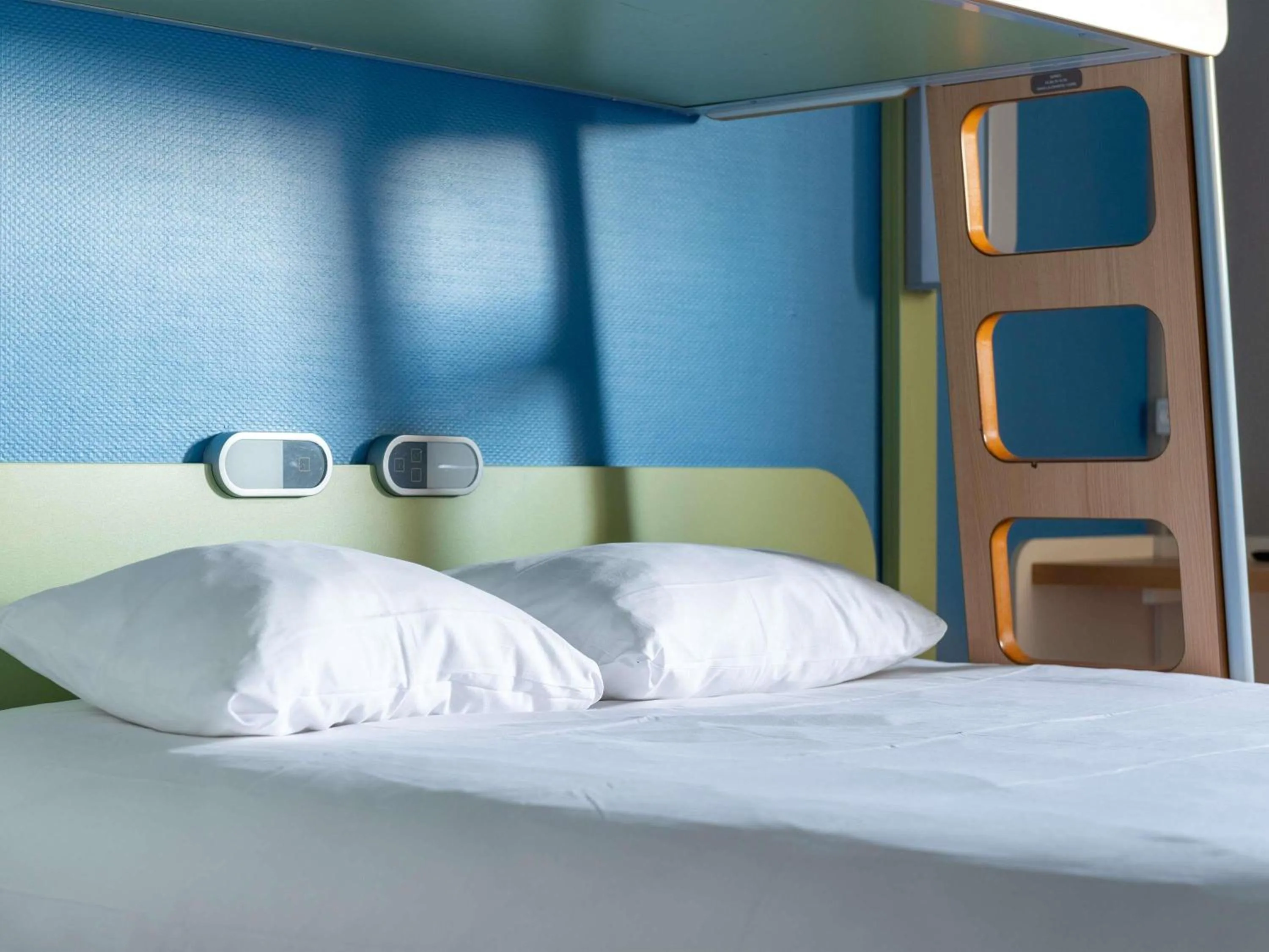 Bedroom, Bed in ibis budget Caen Hérouville