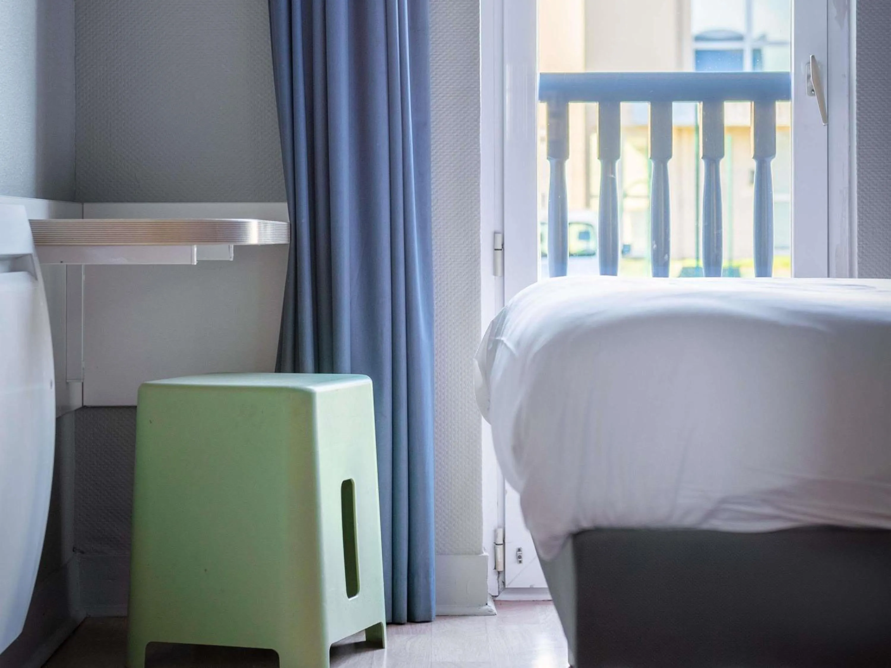 Bedroom, Bed in ibis budget Caen Hérouville