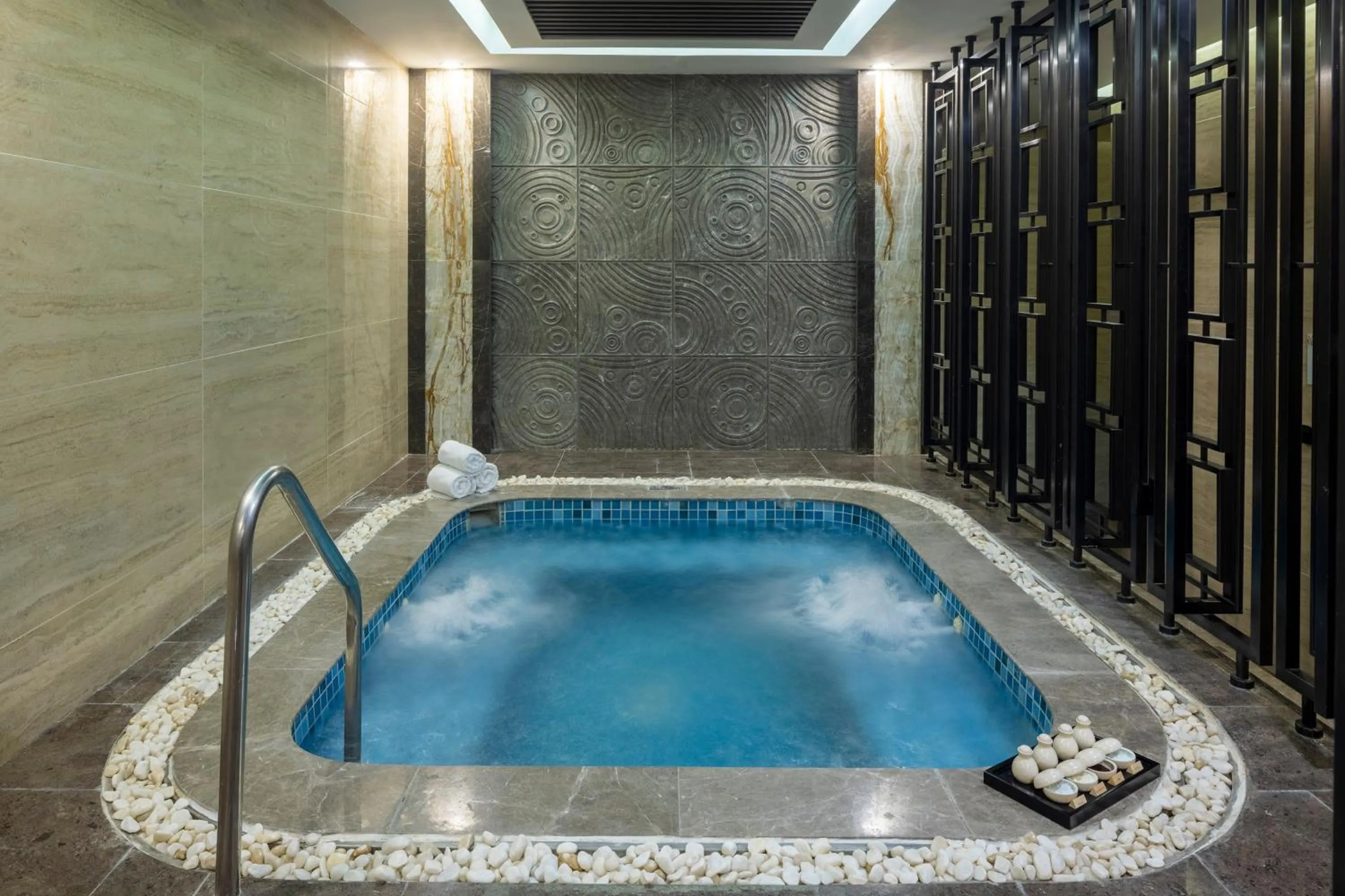Hot Tub in Meliá Vinpearl Hai Phong Rivera