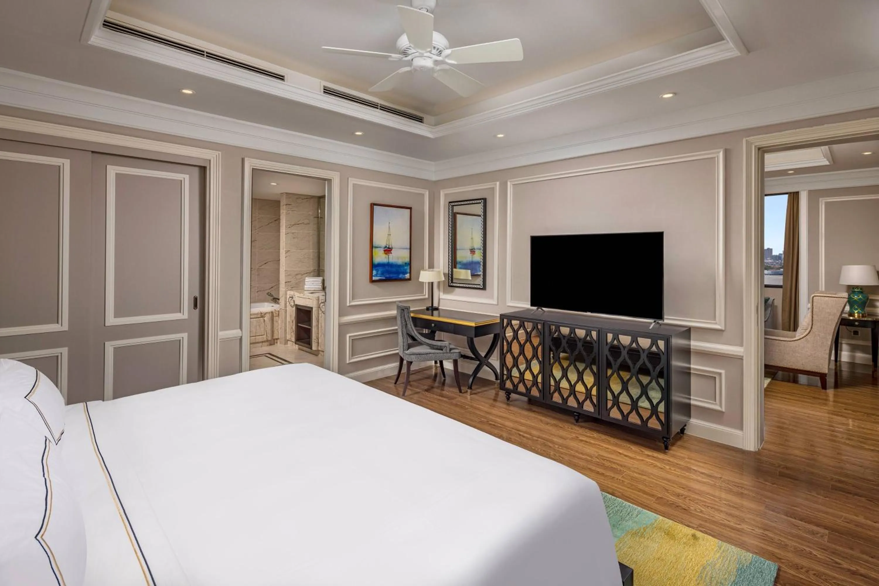 Bed in Meliá Vinpearl Hai Phong Rivera