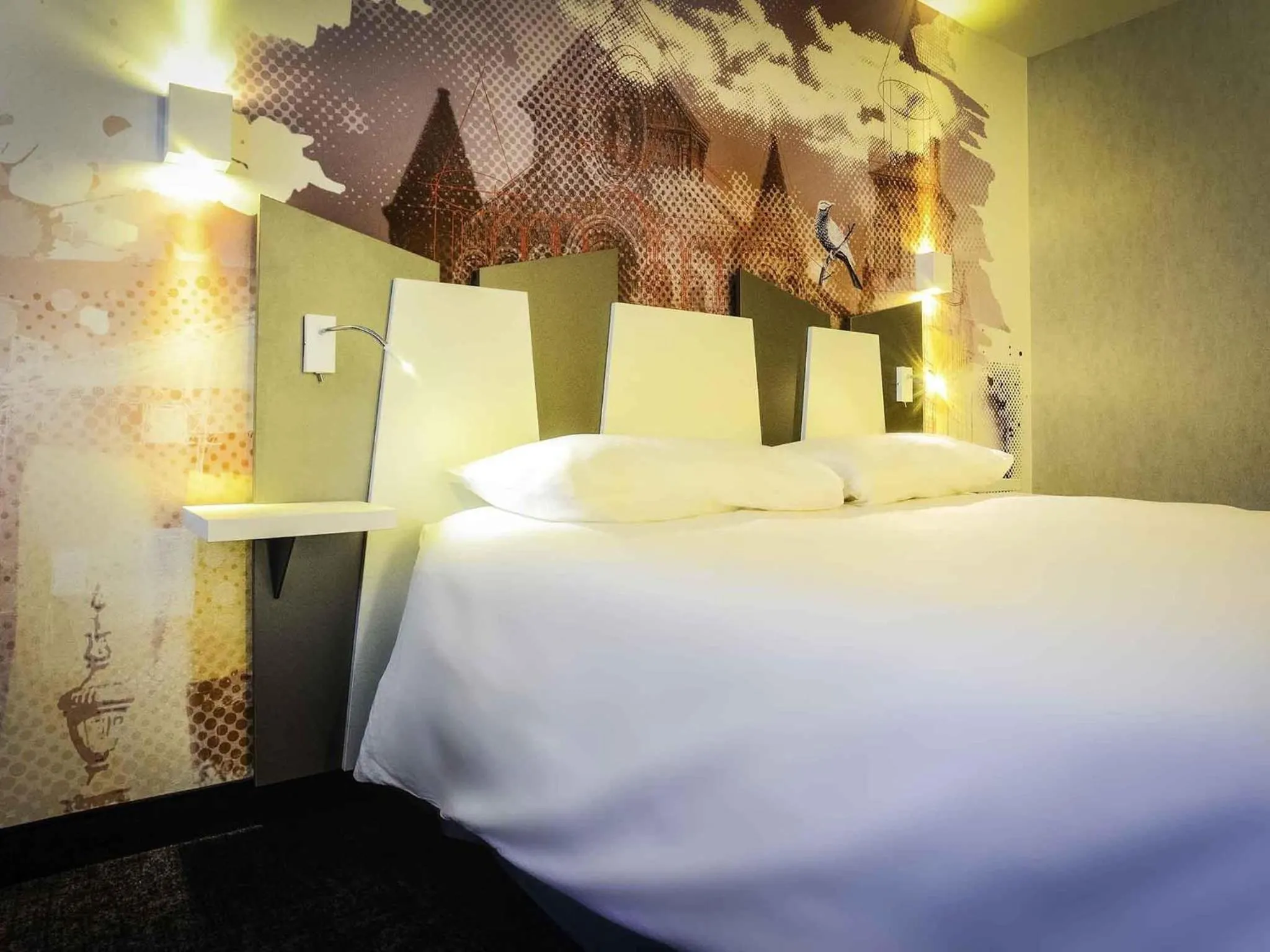 Bedroom, Bed in ibis Styles Poitiers Centre