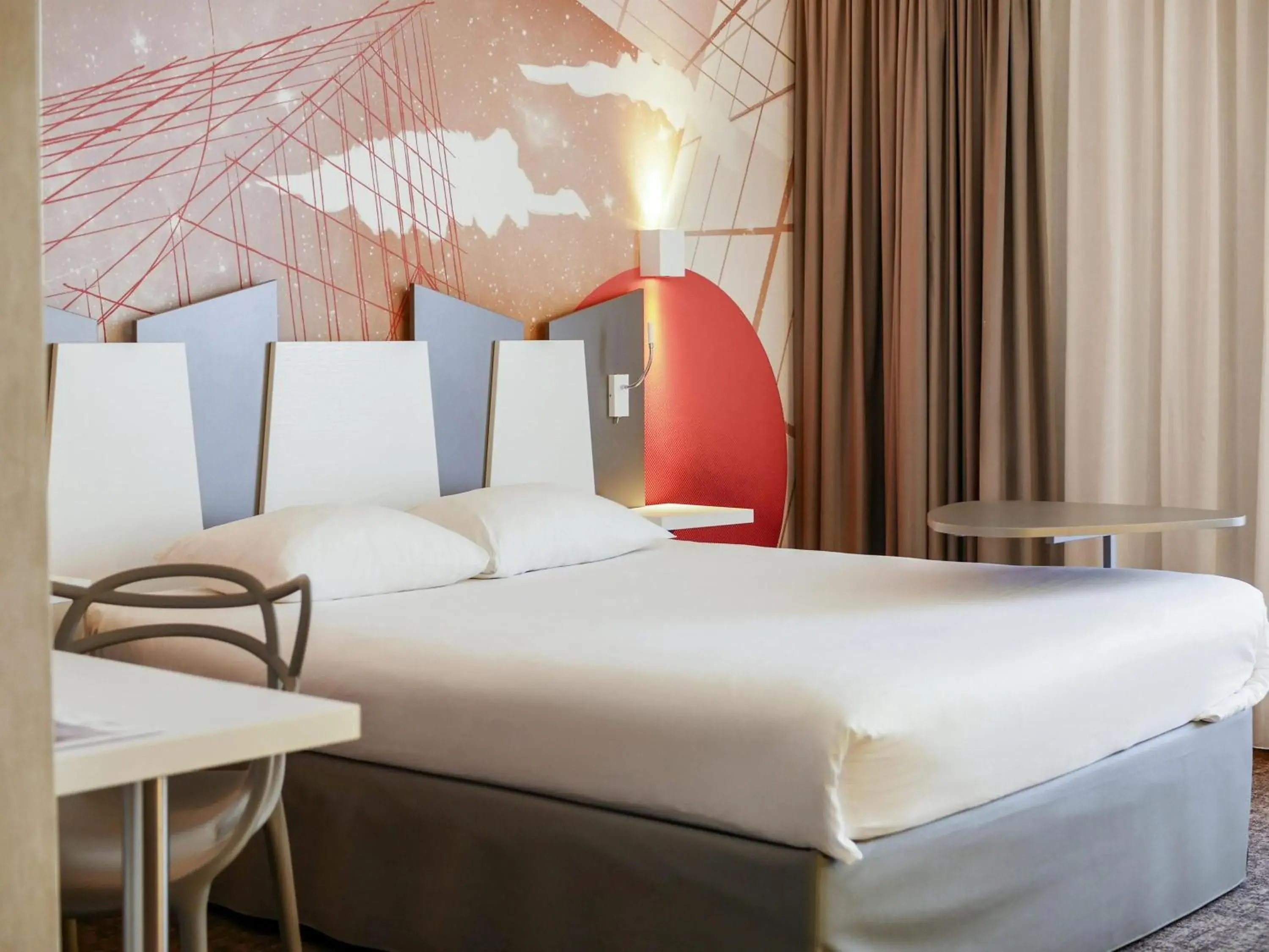 Classic Room with Balcony in ibis Styles Poitiers Centre Classic Room with Balcony in ibis Styles Poitiers Centre