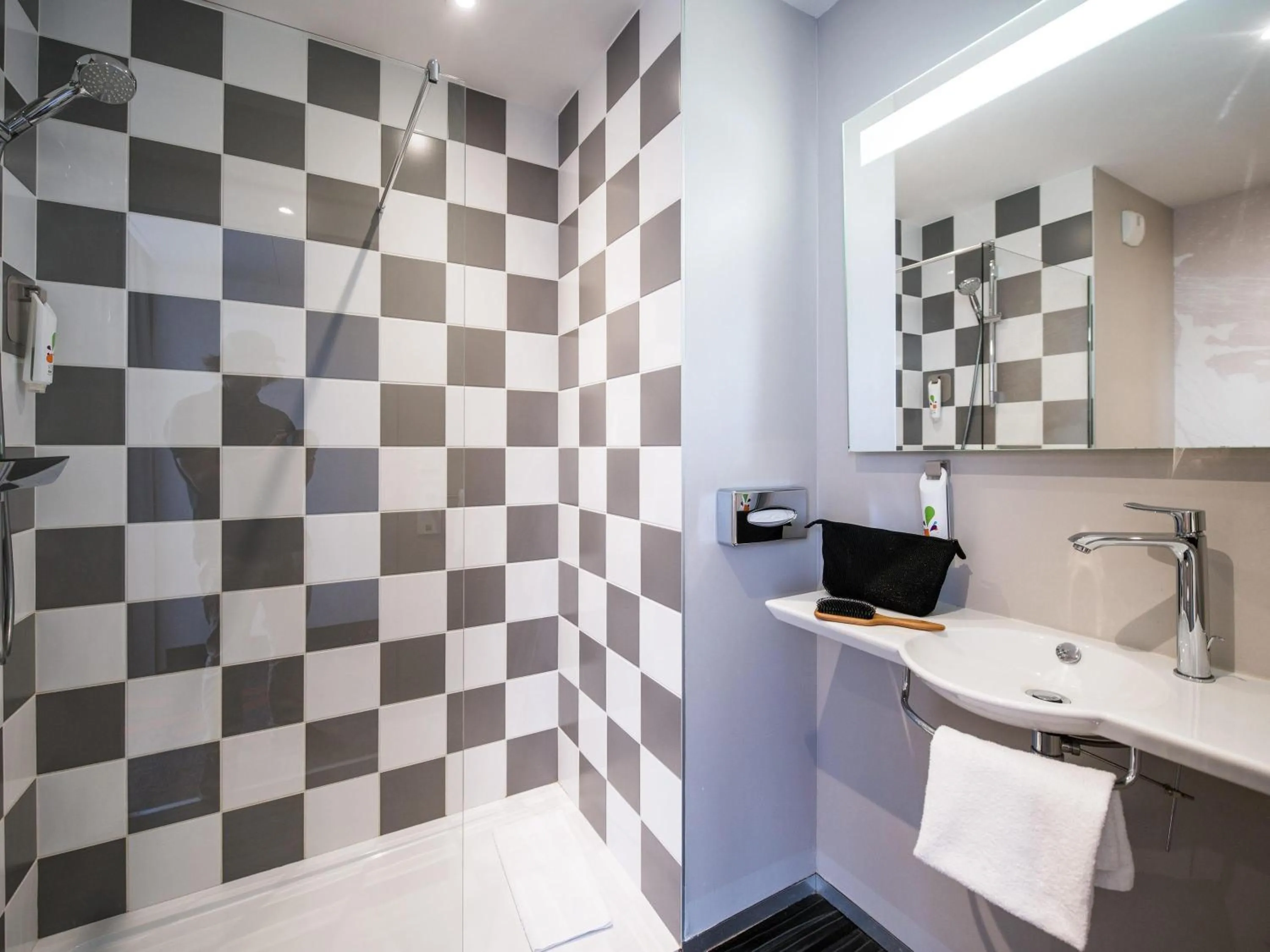 Bedroom in ibis Styles Poitiers Centre