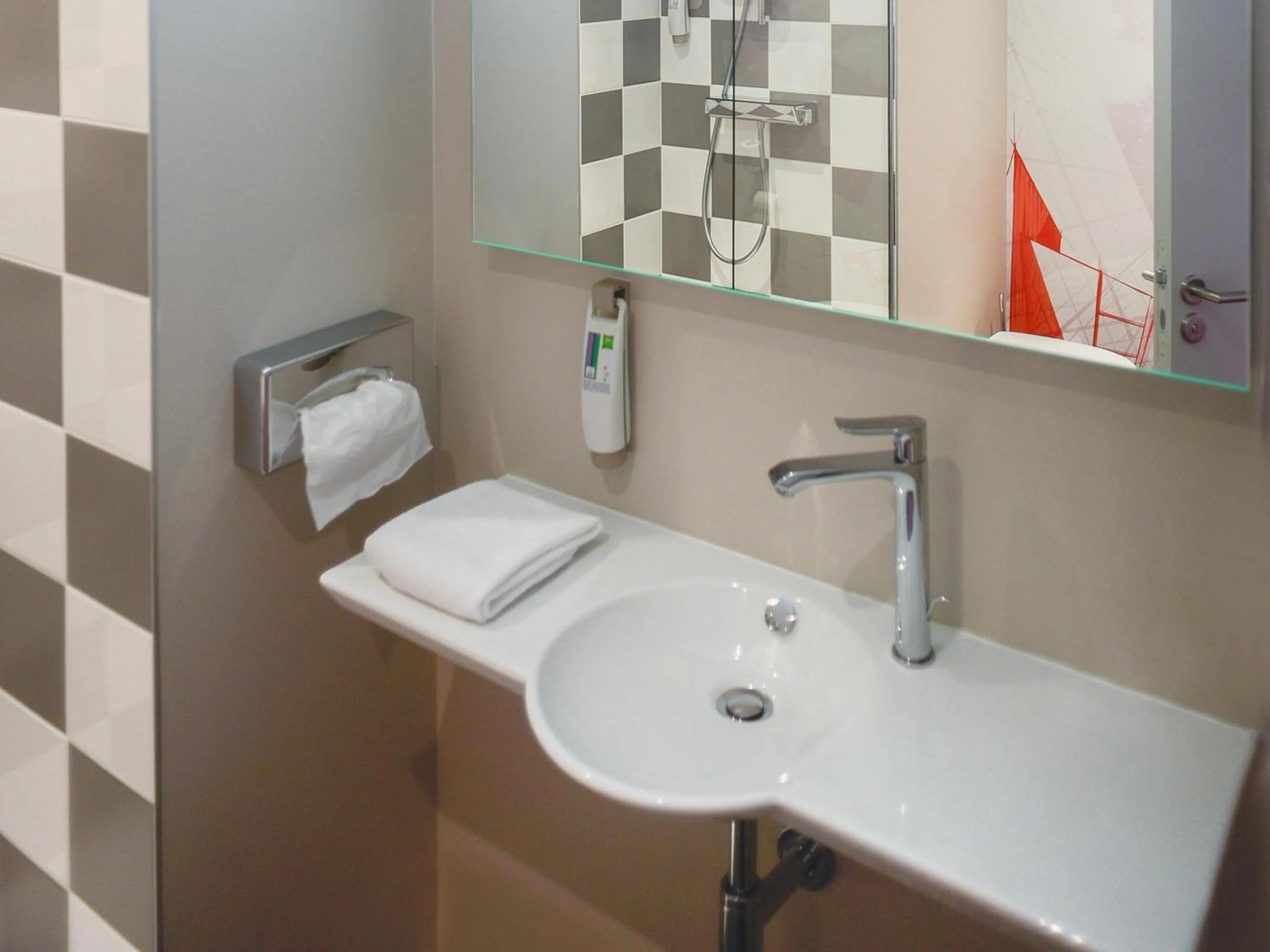 Bedroom in ibis Styles Poitiers Centre