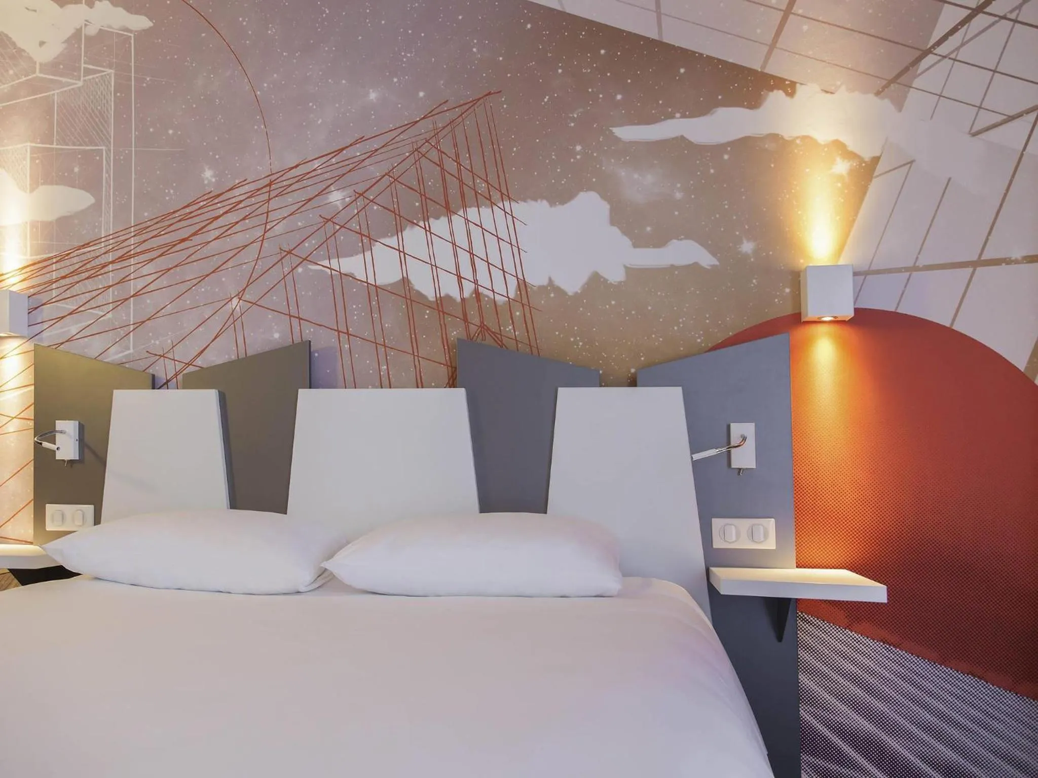 Property building, Bed in ibis Styles Poitiers Centre