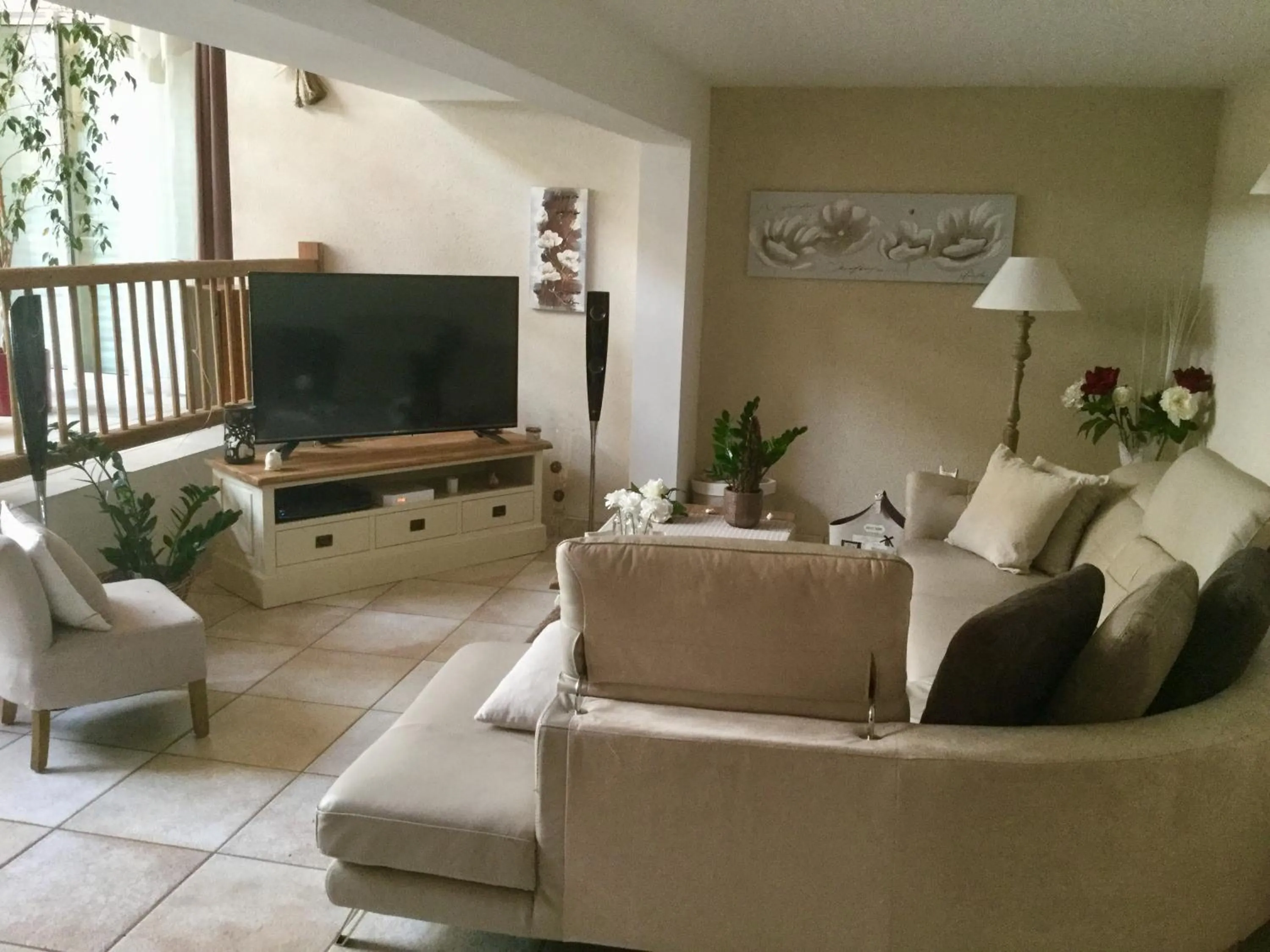 Communal lounge/ TV room in Chambre d’hôtes à Vallet