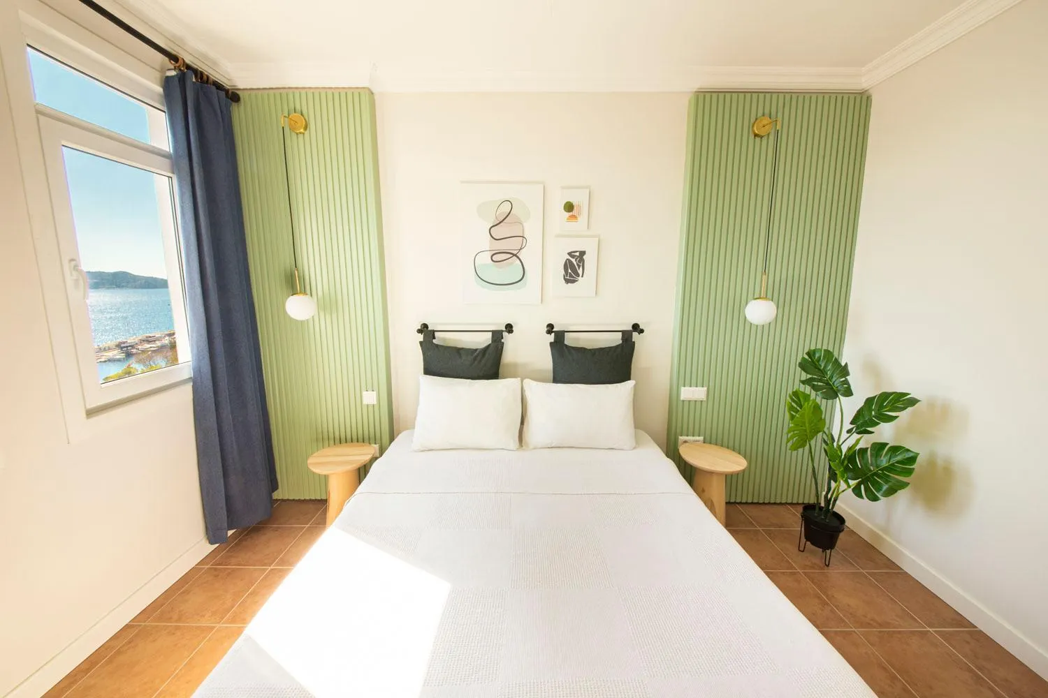 Bed in Lantana Aparts