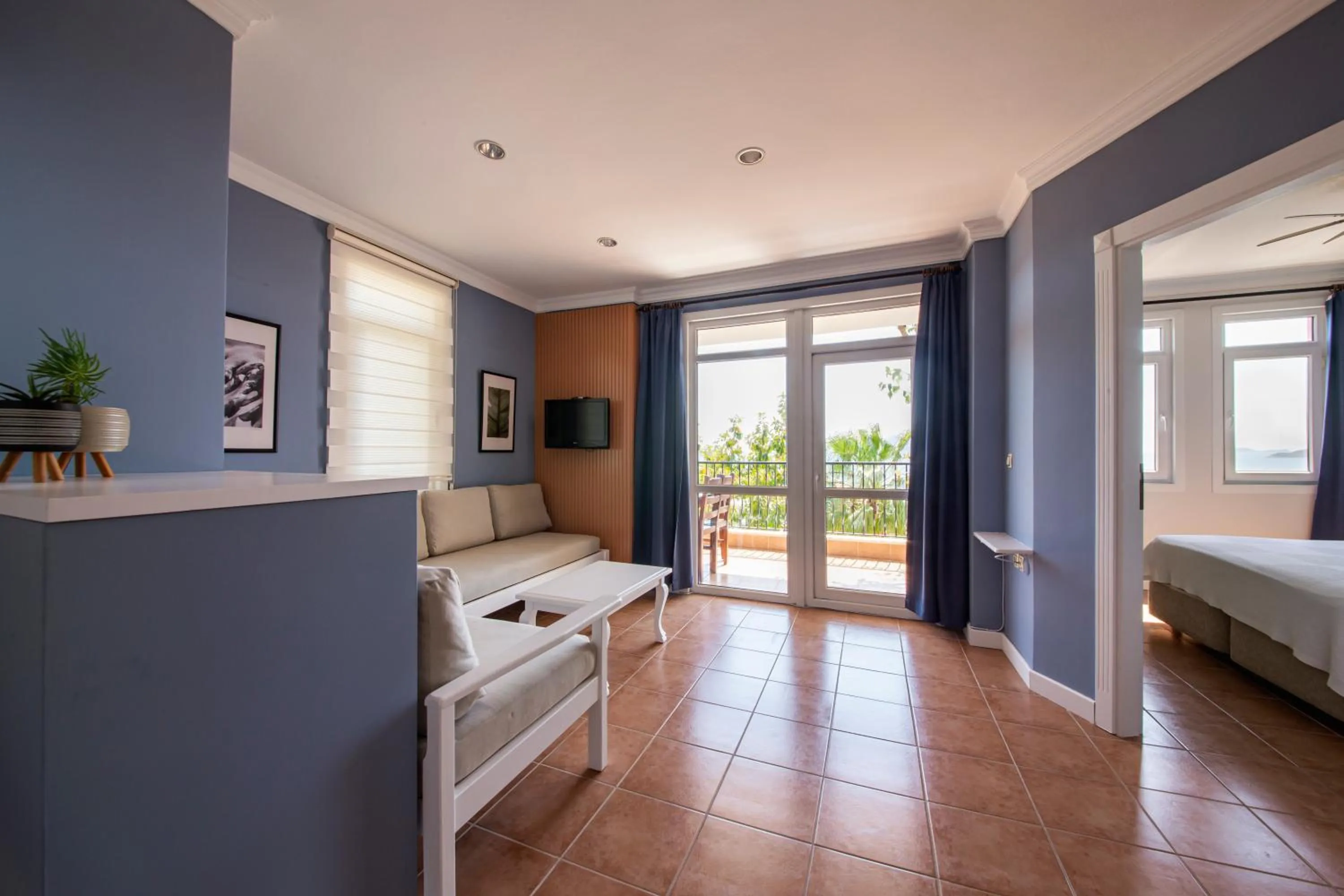 Bed in Lantana Aparts