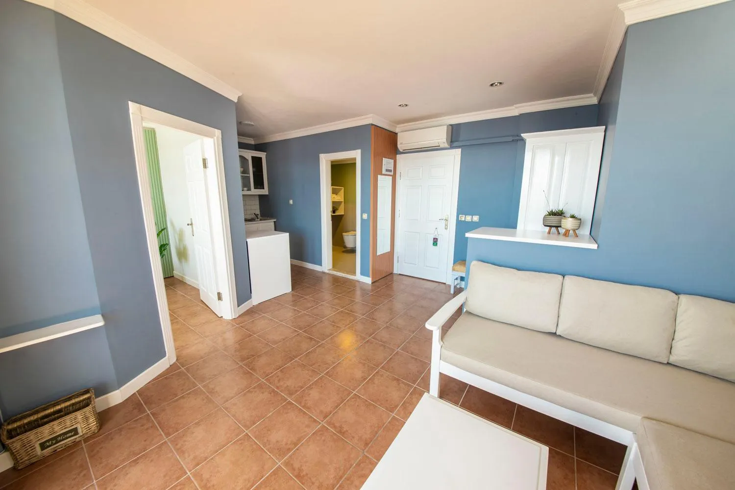 Living room in Lantana Aparts