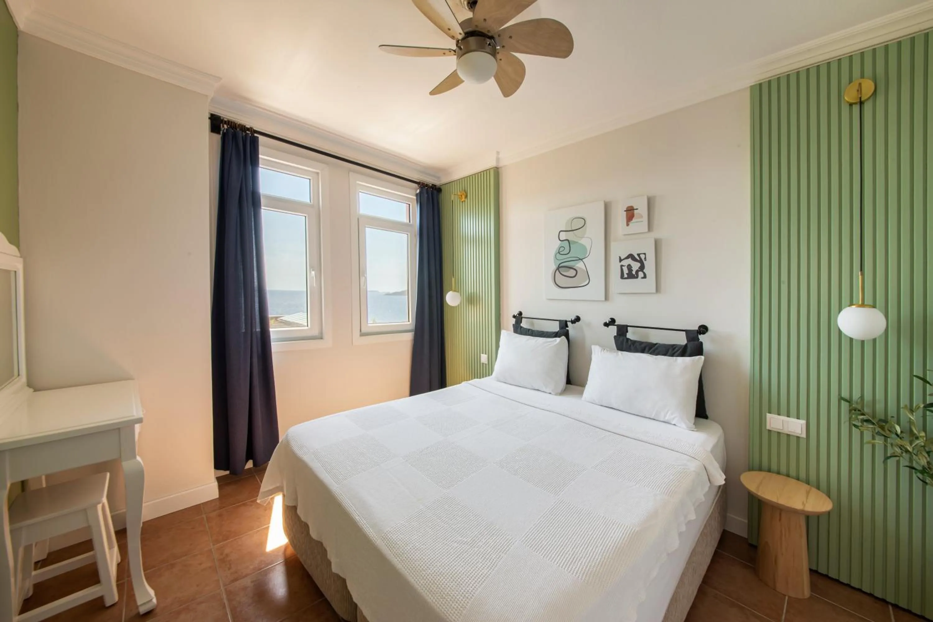 Bed in Lantana Aparts