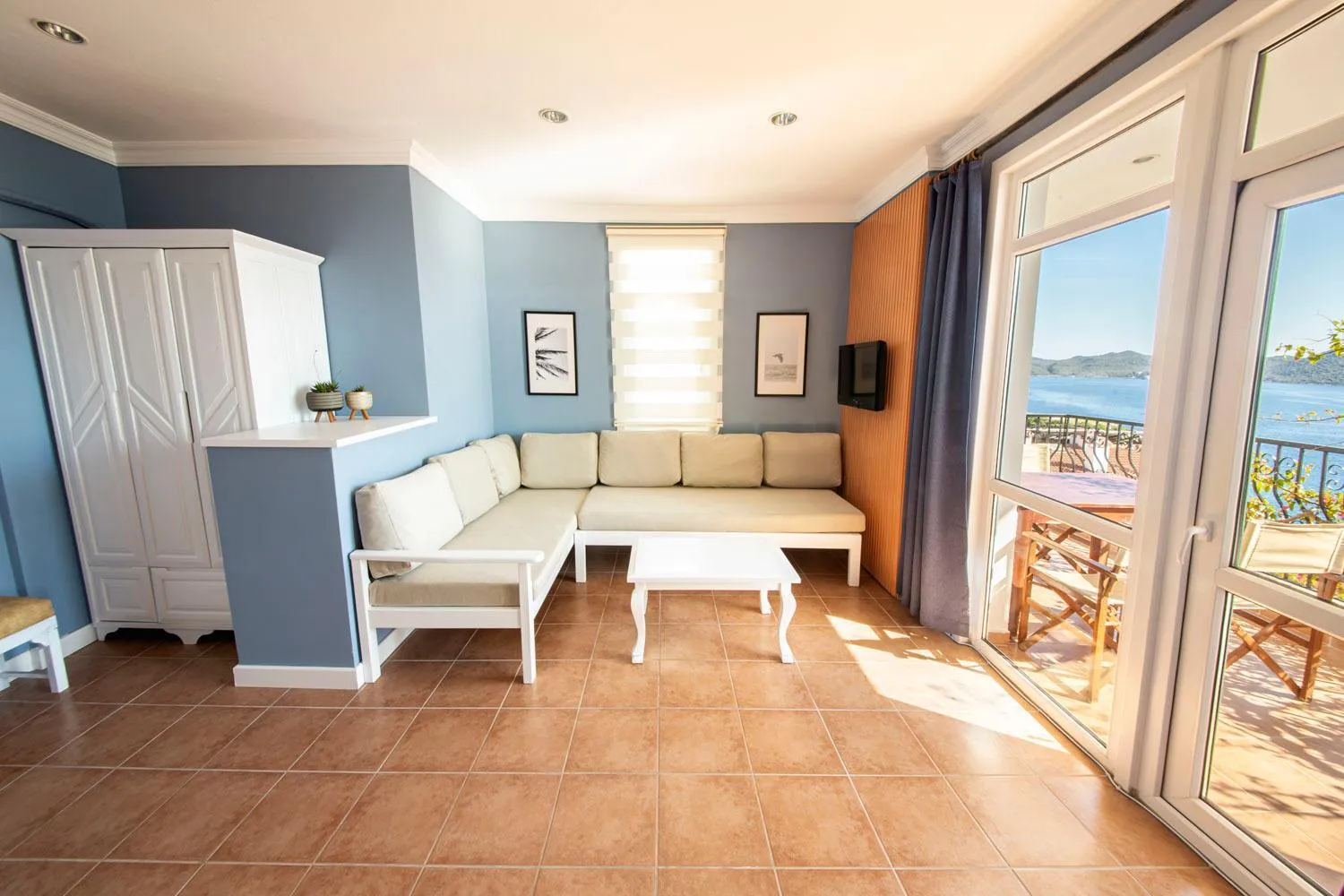 Living room in Lantana Aparts