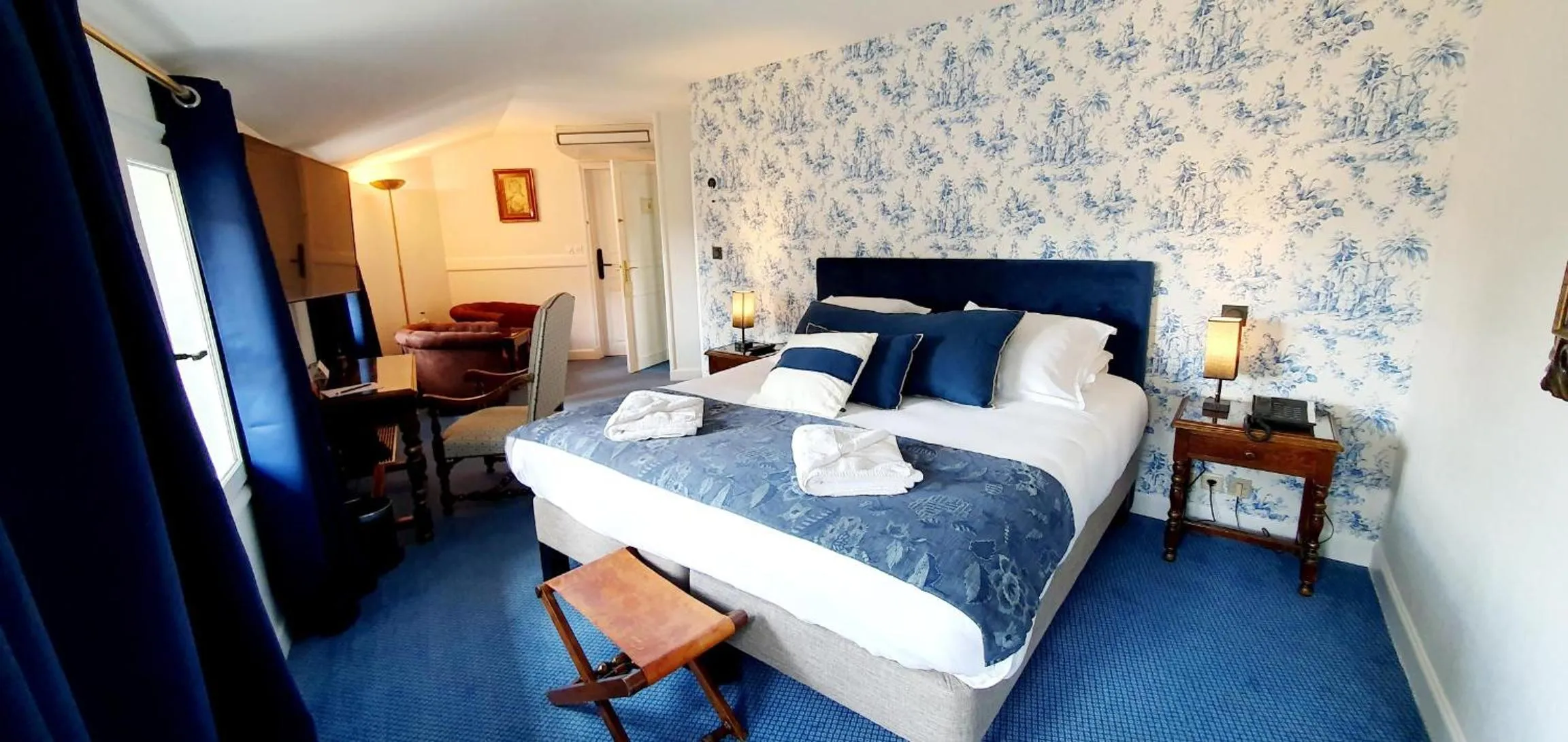 Bedroom, Bed in Demeures & Châteaux - Hôtel Greuze & Spa Tournus