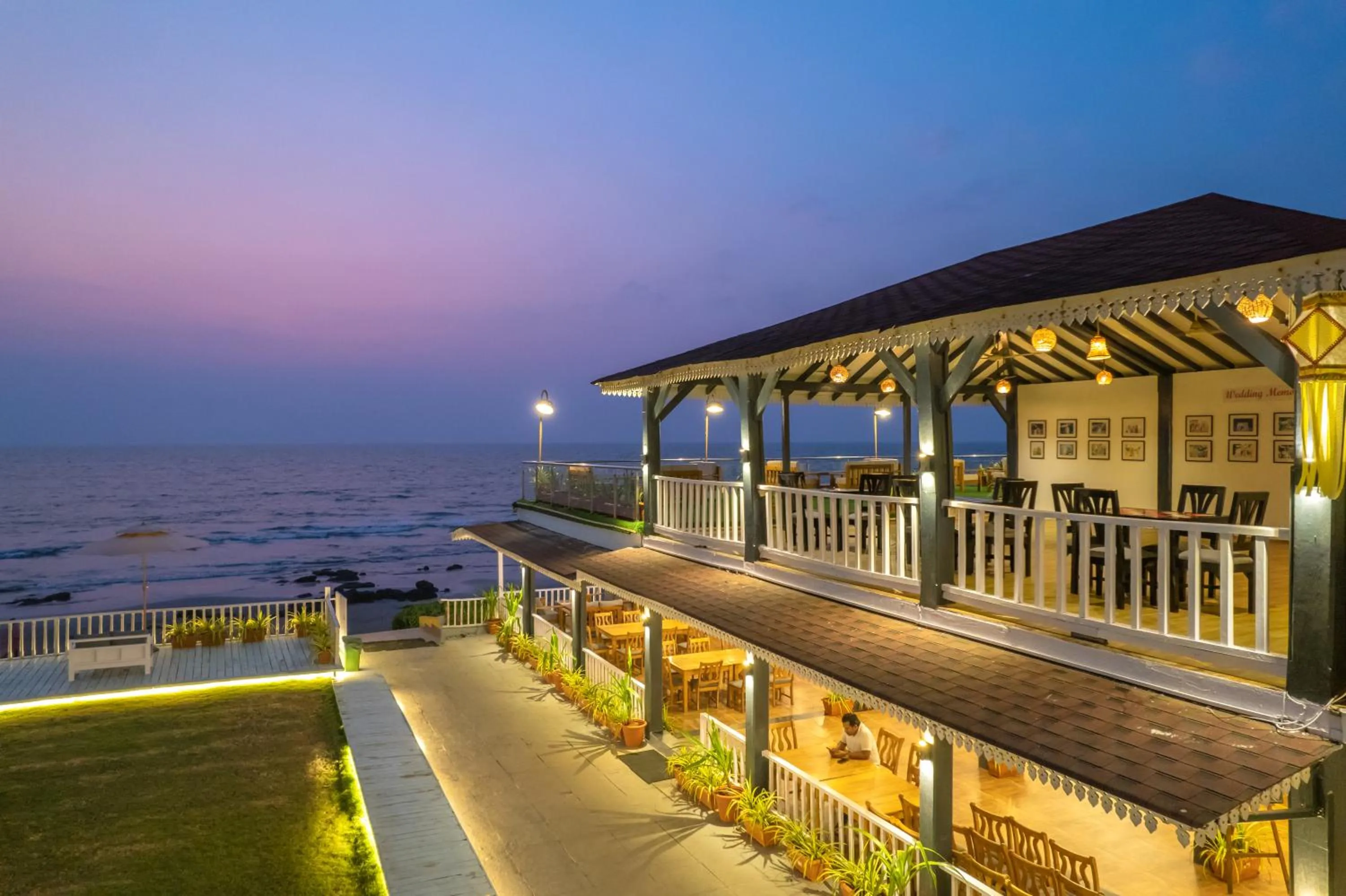 Restaurant/places to eat in La Cabana Beach & Spa, By Ashvem Beach