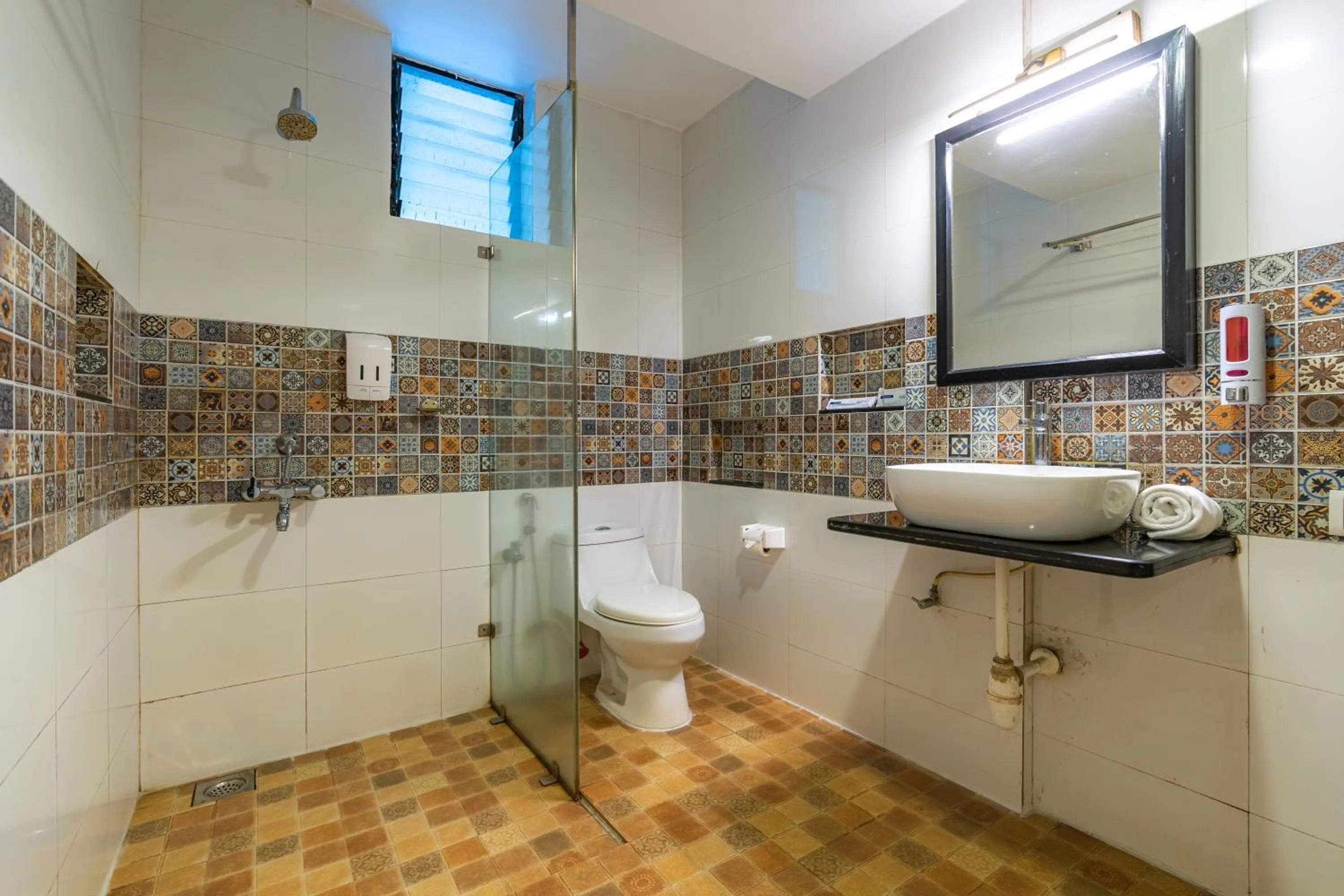 Bathroom in La Cabana Beach & Spa, By Ashvem Beach