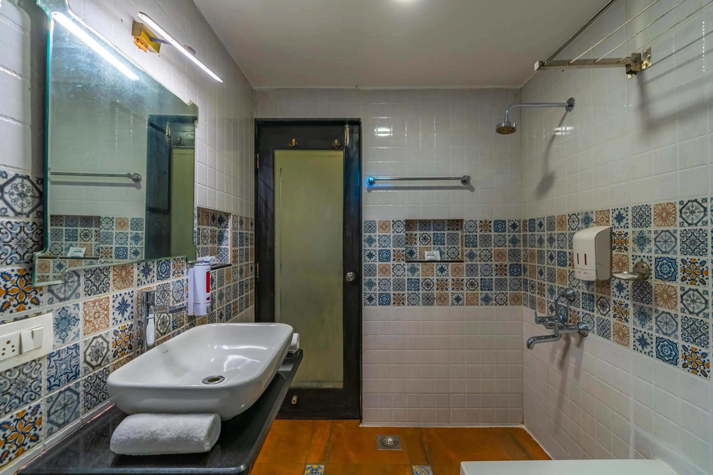 Bathroom in La Cabana Beach & Spa, By Ashvem Beach