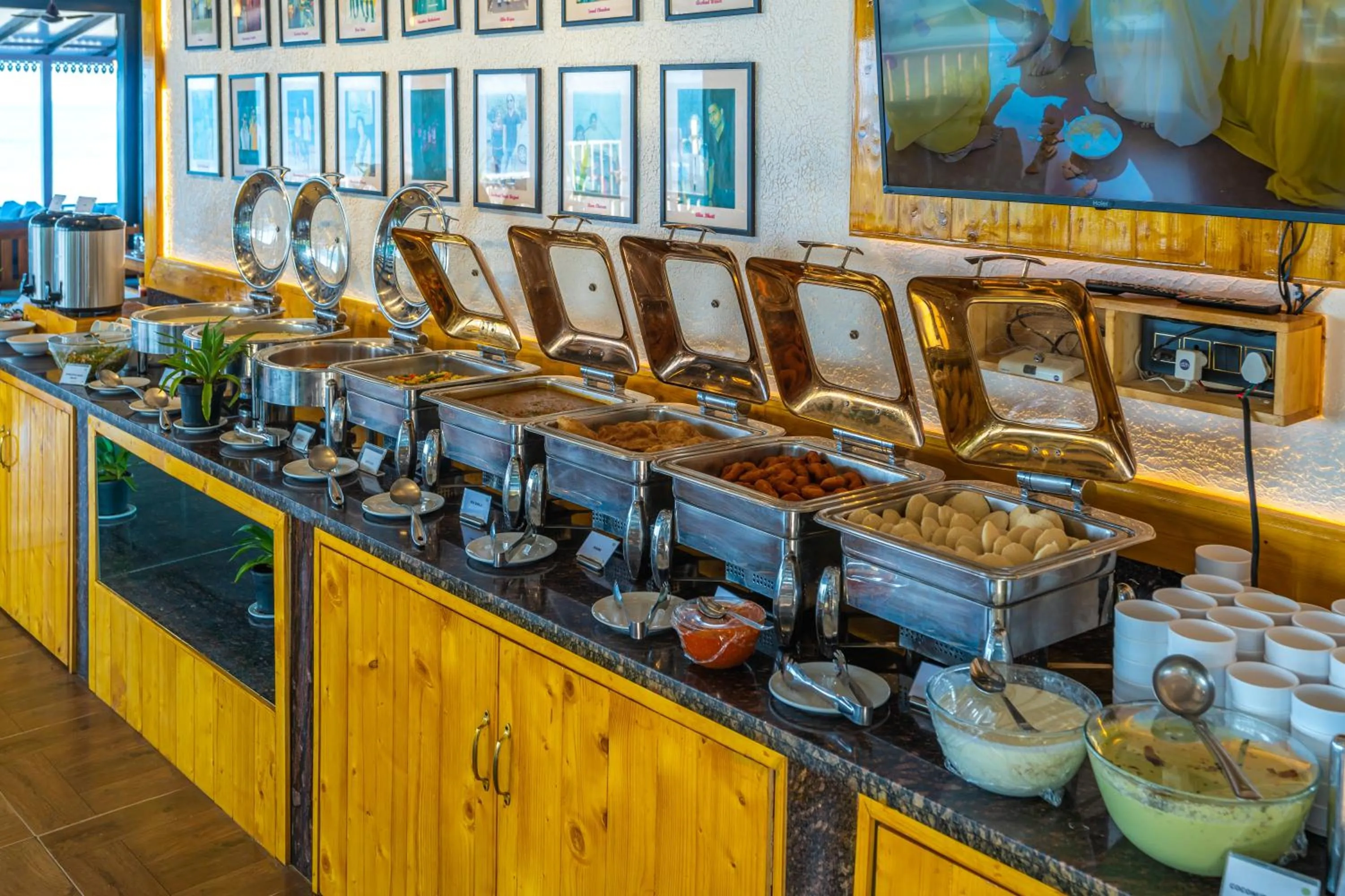 Restaurant/places to eat in La Cabana Beach & Spa, By Ashvem Beach