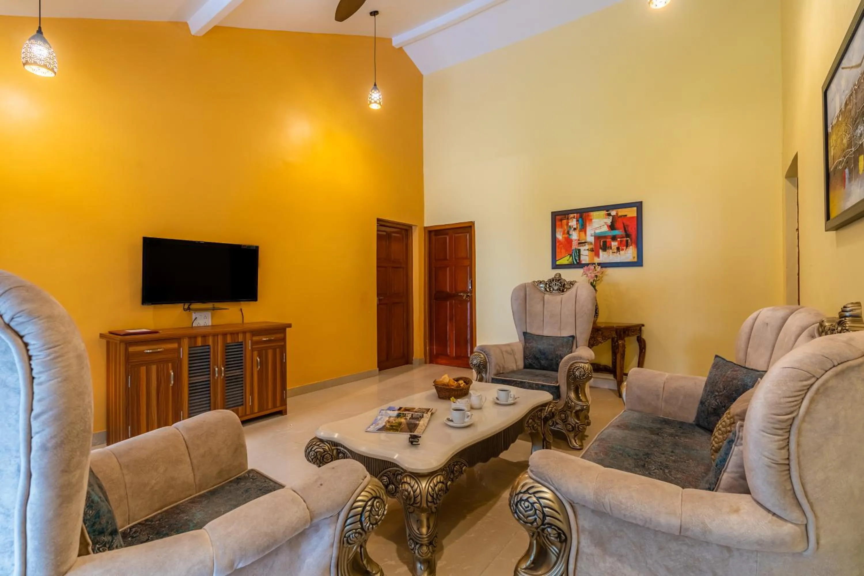 Living room in La Cabana Beach & Spa, By Ashvem Beach