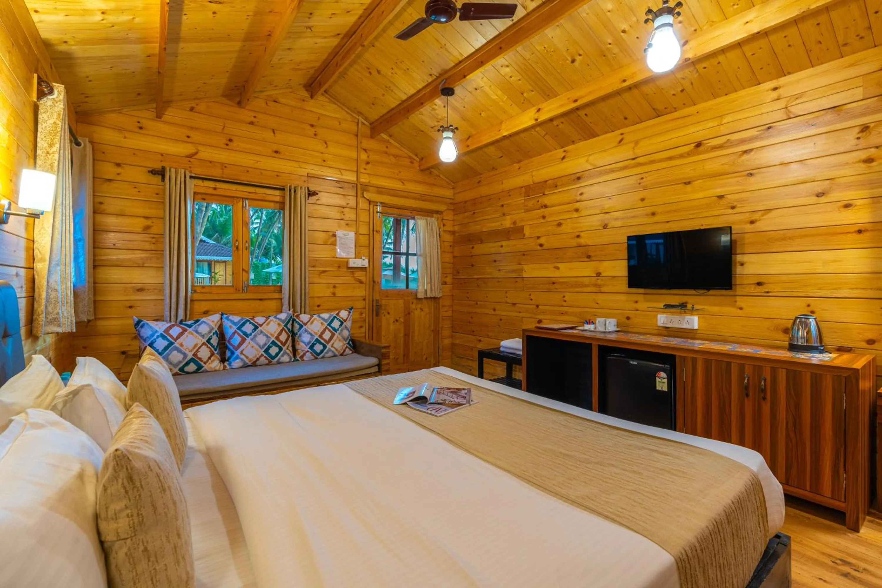 Bedroom, Bed in La Cabana Beach & Spa, By Ashvem Beach