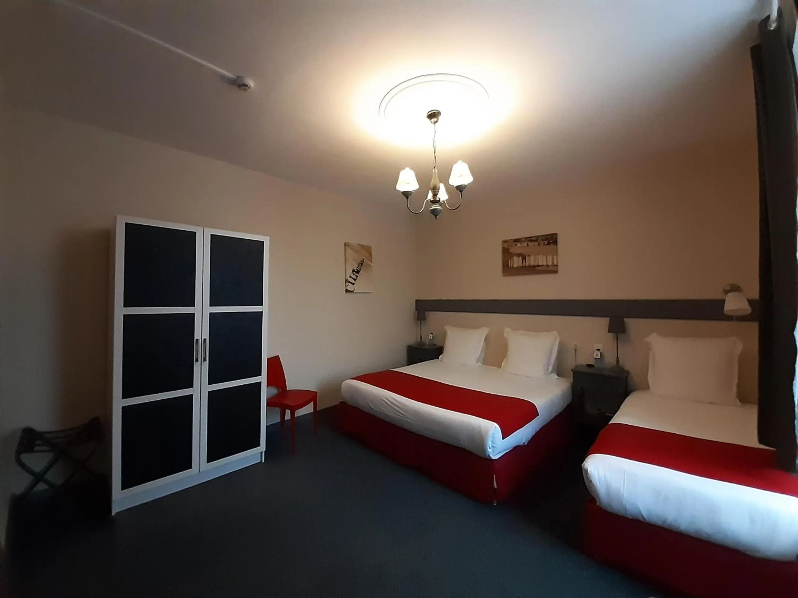 Bed in Logis- Auberge De Kerveoc'h