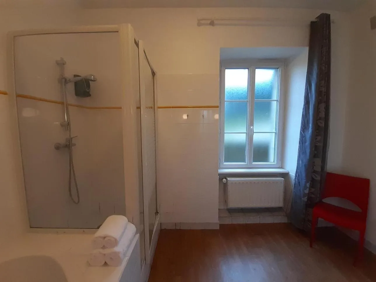 Shower in Logis- Auberge De Kerveoc'h